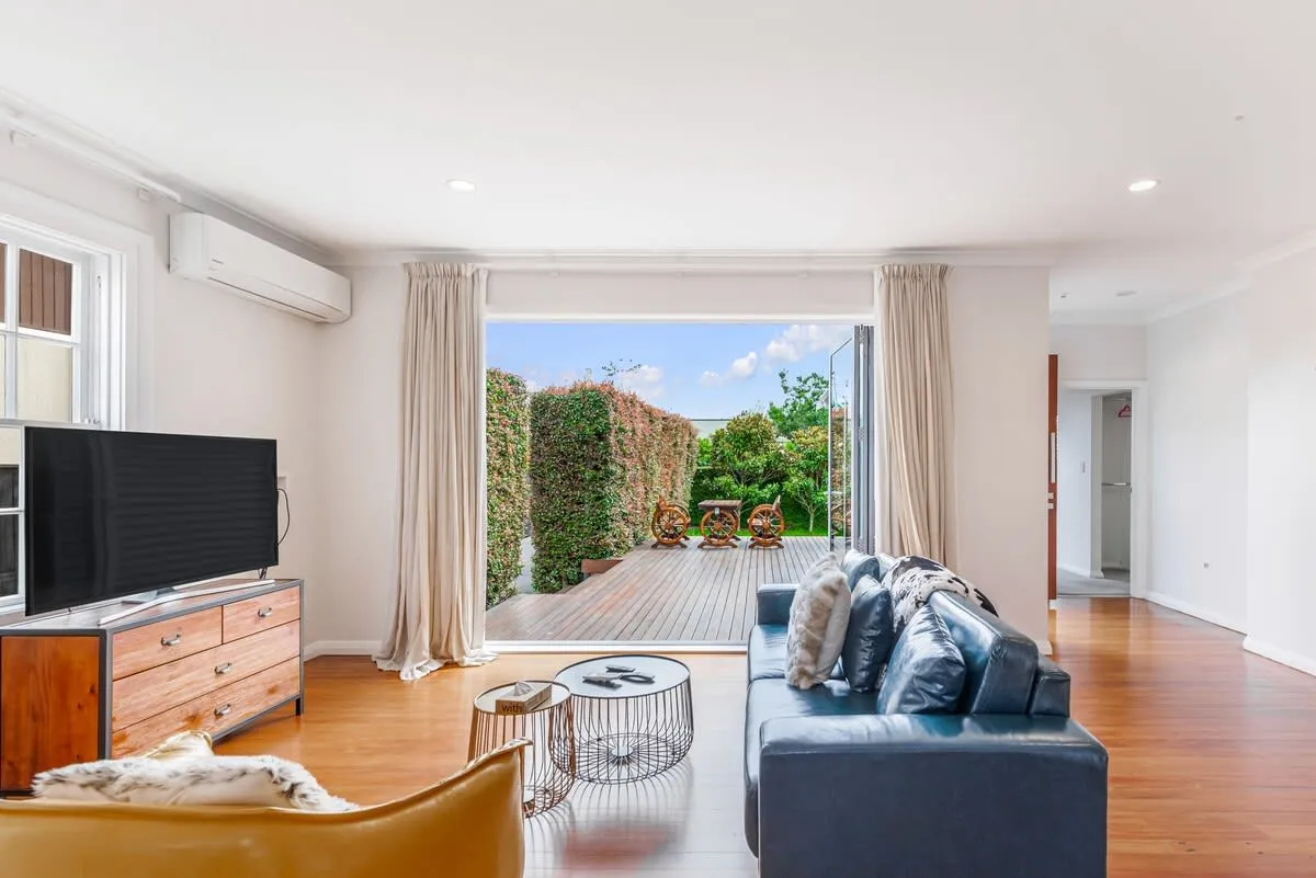 Impressive Charming 3-br City Flat Auckland - Dedicated Home Office & Fast Wi-fi #2