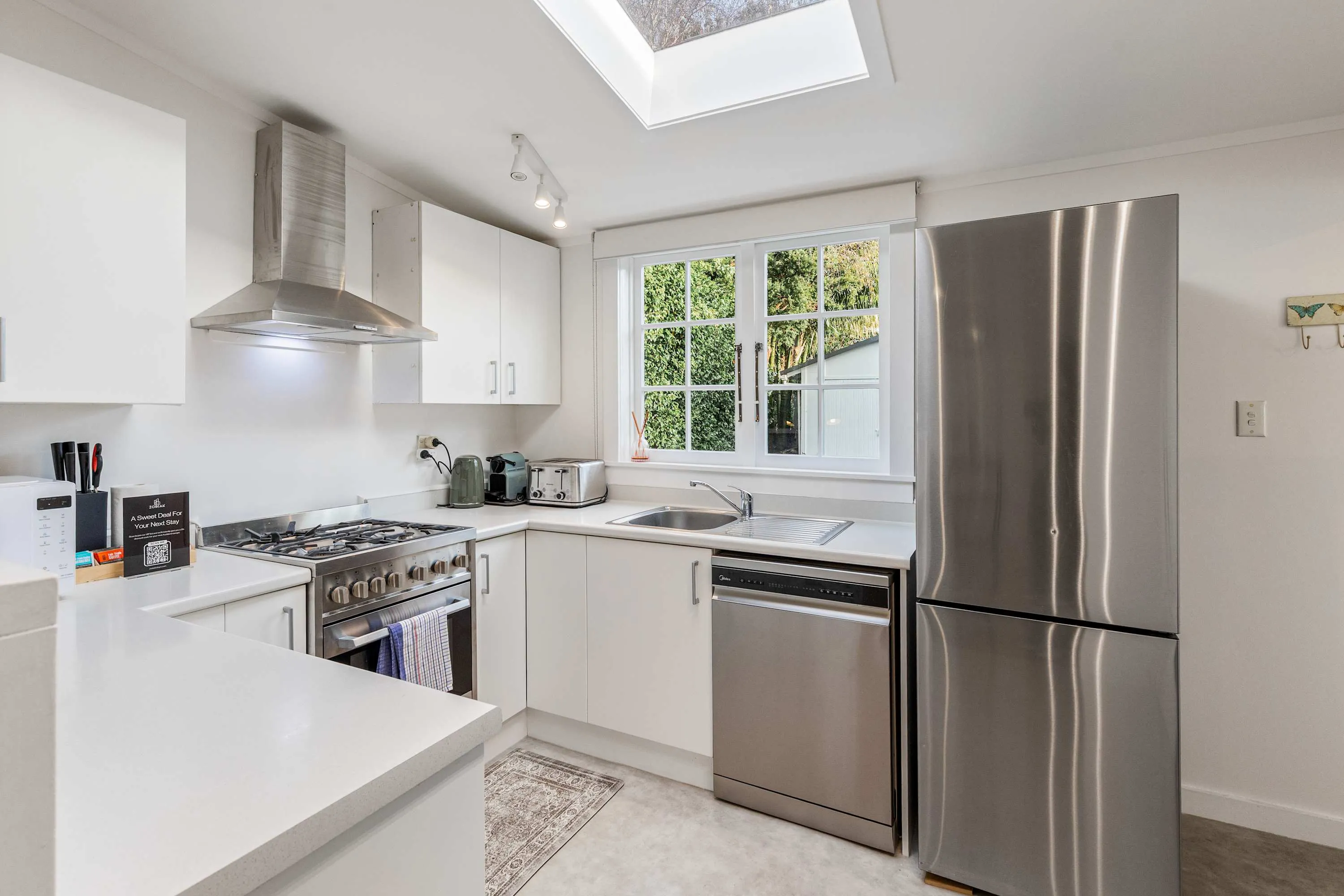 Compact Contemporary Metro Flat In Auckland - 3br, Pro Home Office For Digital Nomads #5