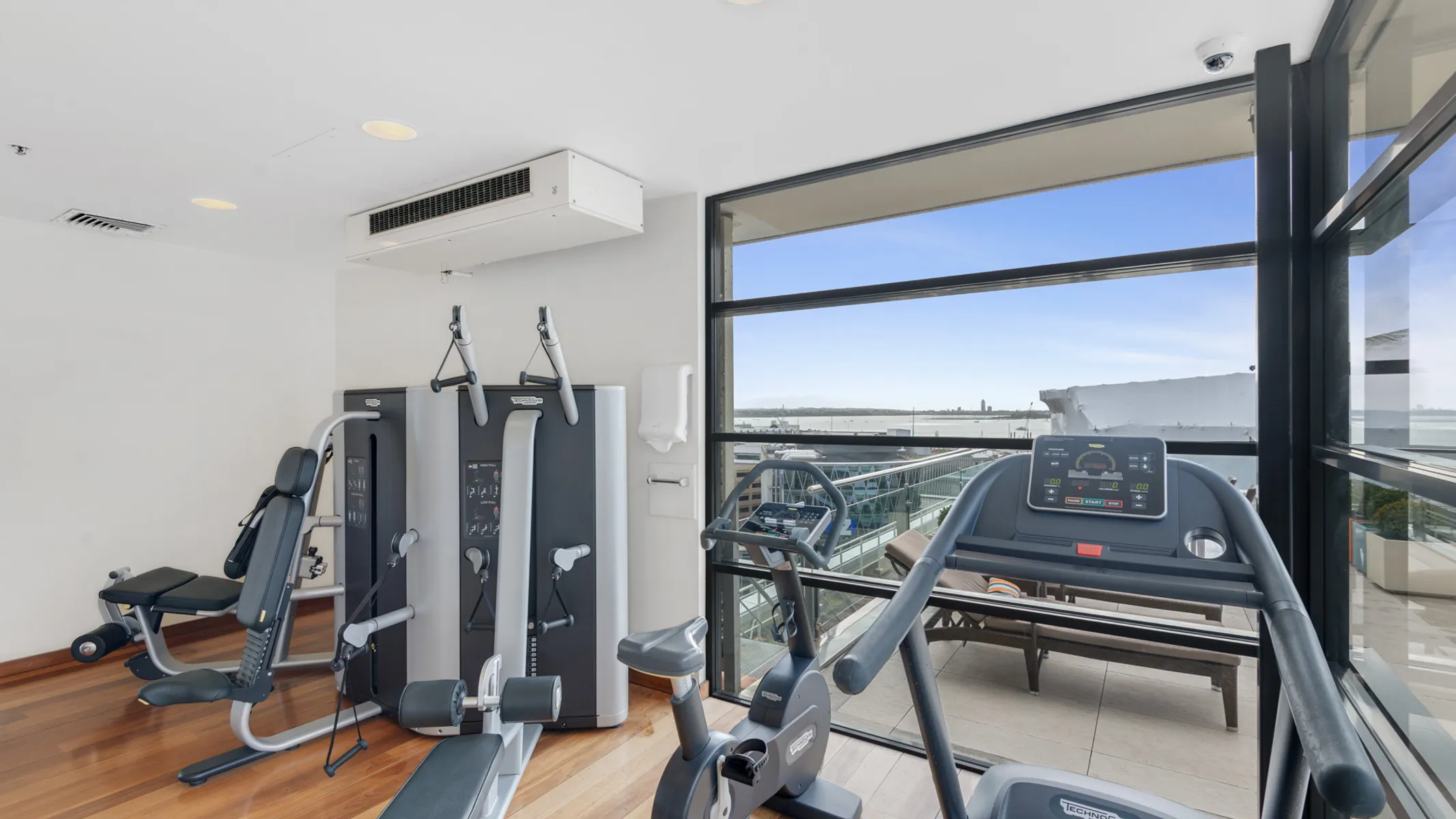 Auckland Modern 1br Flat - Home Office Ready, Pool, Sauna & Gym #4