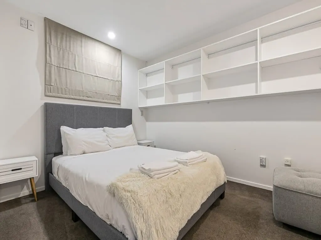 Impressive Cozy 2br Auckland Flat - Sky Tower View, Dedicated Home Office & Parking #3