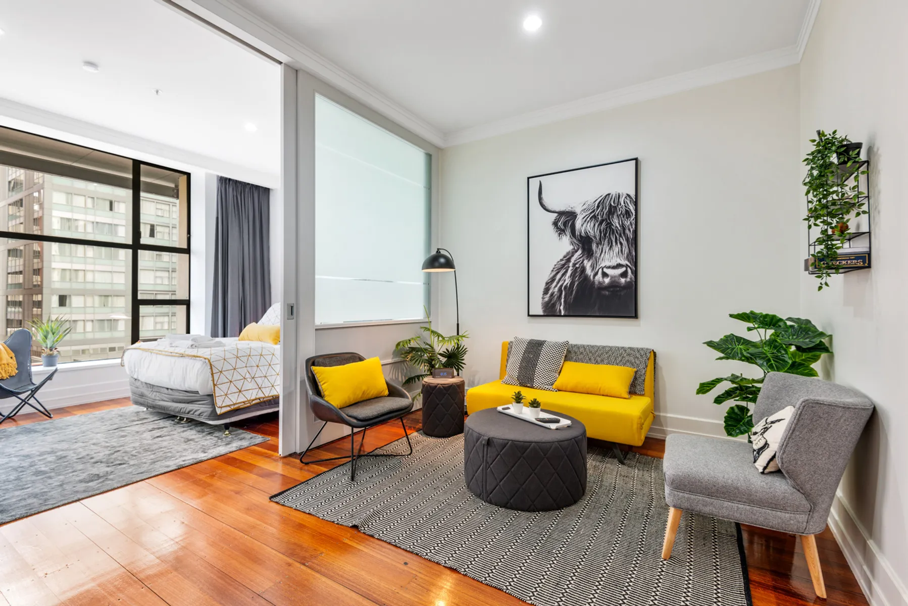 Contemporary Sleek Flat In Auckland -- Compact 1br With Dedicated Home Office & Fast Wifi
