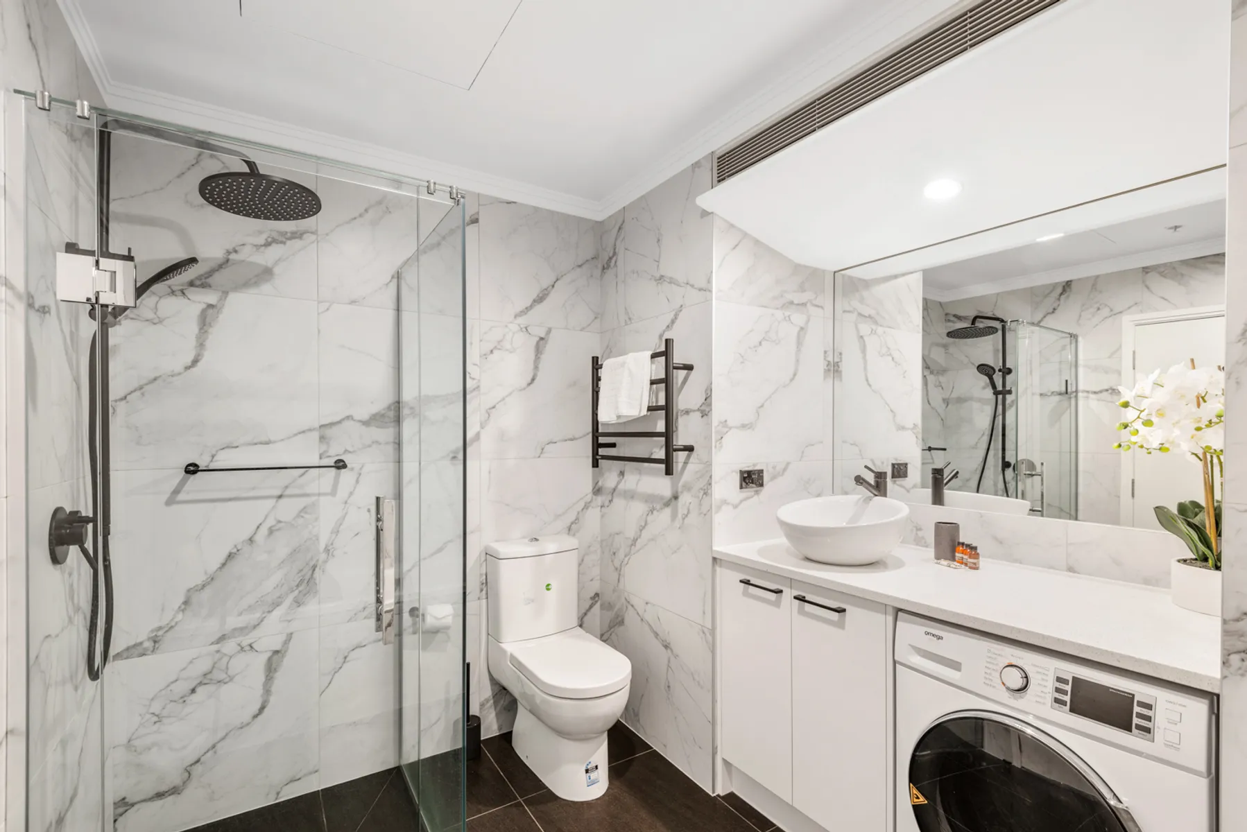 Contemporary Sleek Flat In Auckland -- Compact 1br With Dedicated Home Office & Fast Wifi #3