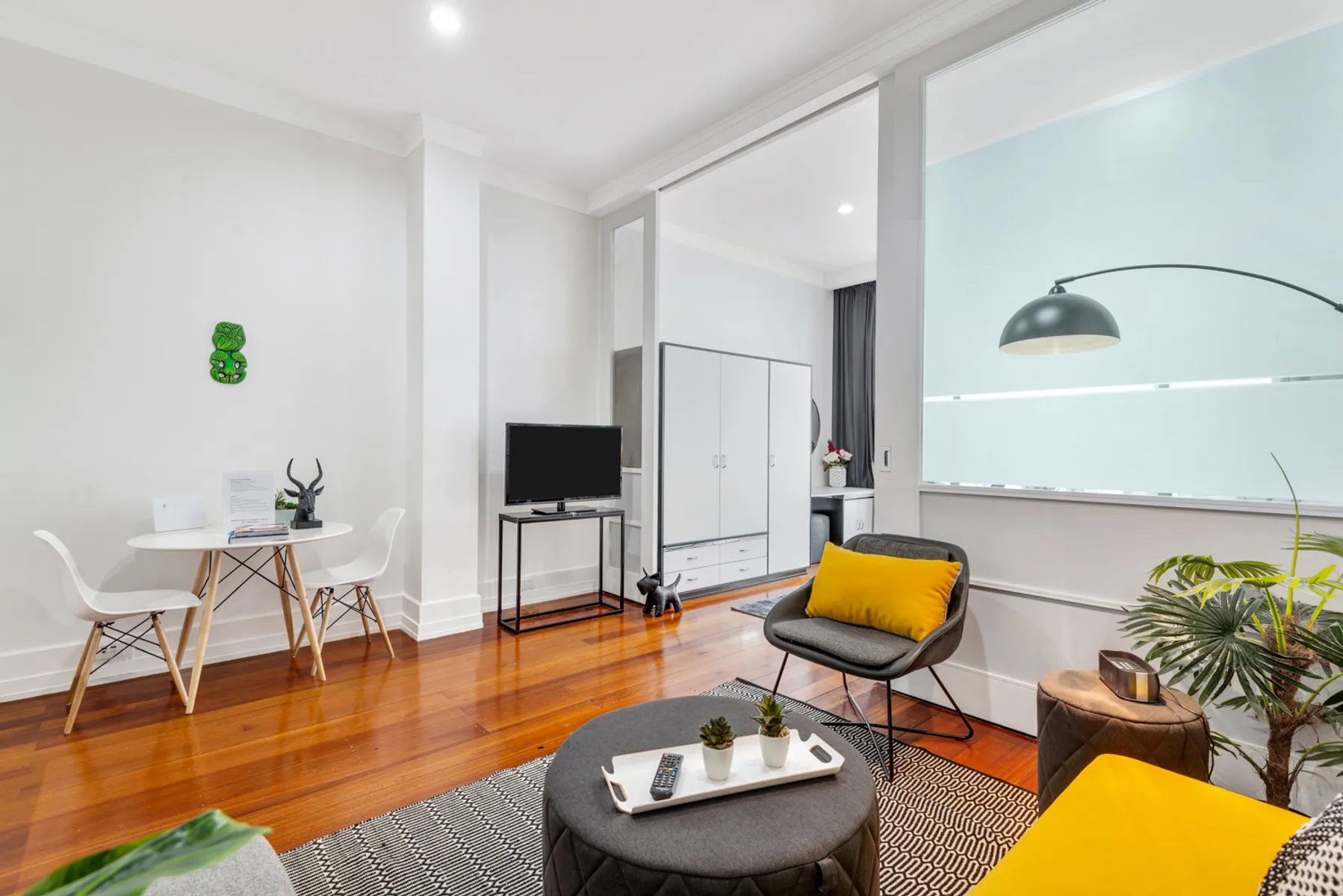 Contemporary Sleek Flat In Auckland -- Compact 1br With Dedicated Home Office & Fast Wifi #4