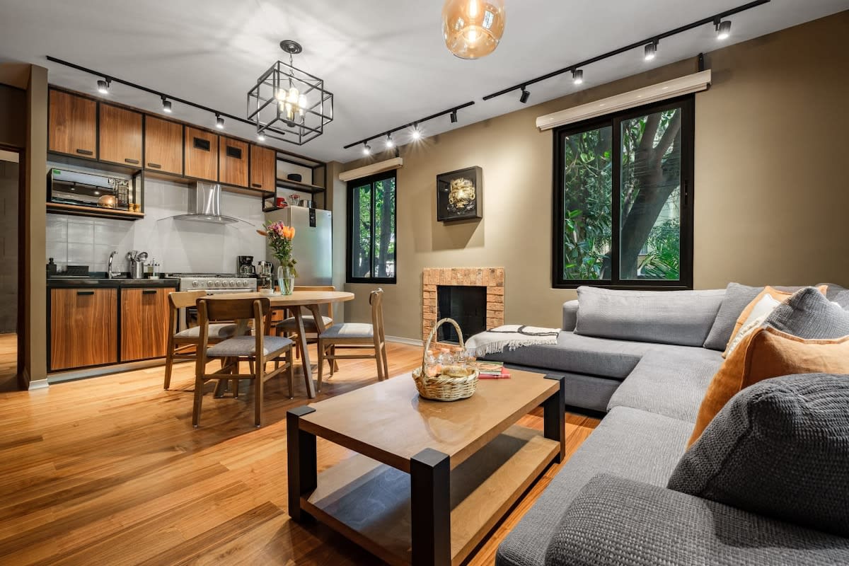 Intimate 2-bed City Apartment With Home Office Space In Trendy Roma/condesa