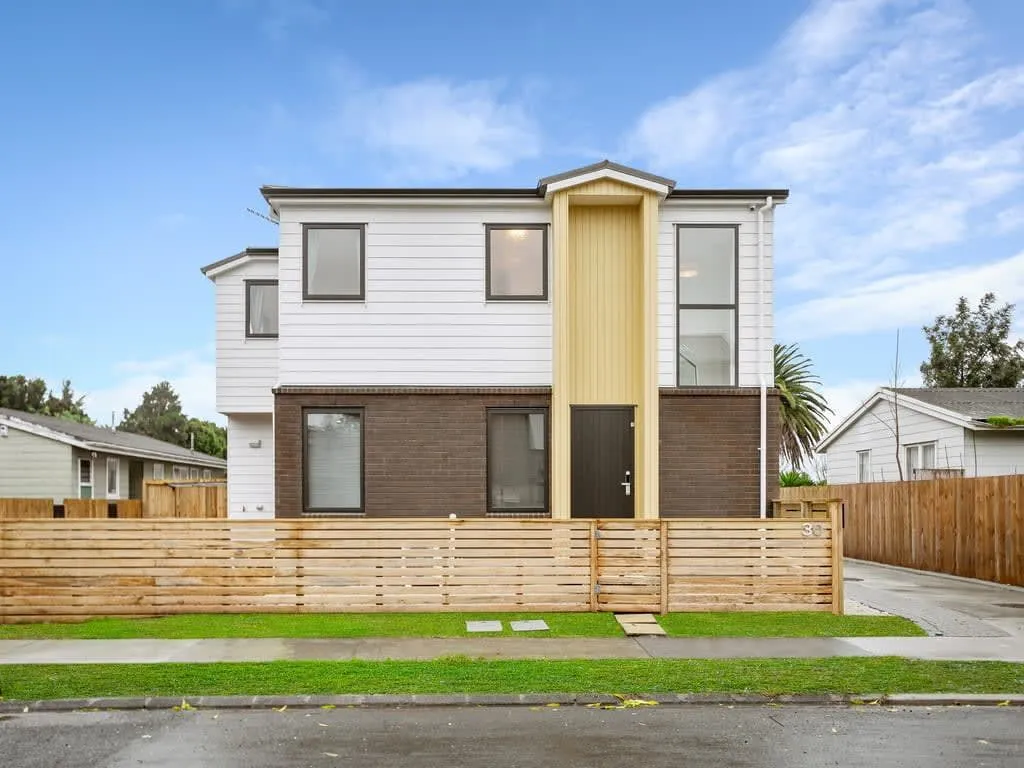 Auckland Sleek Flat: Efficient 3-br Contemporary Living With Built-in Home Office #2