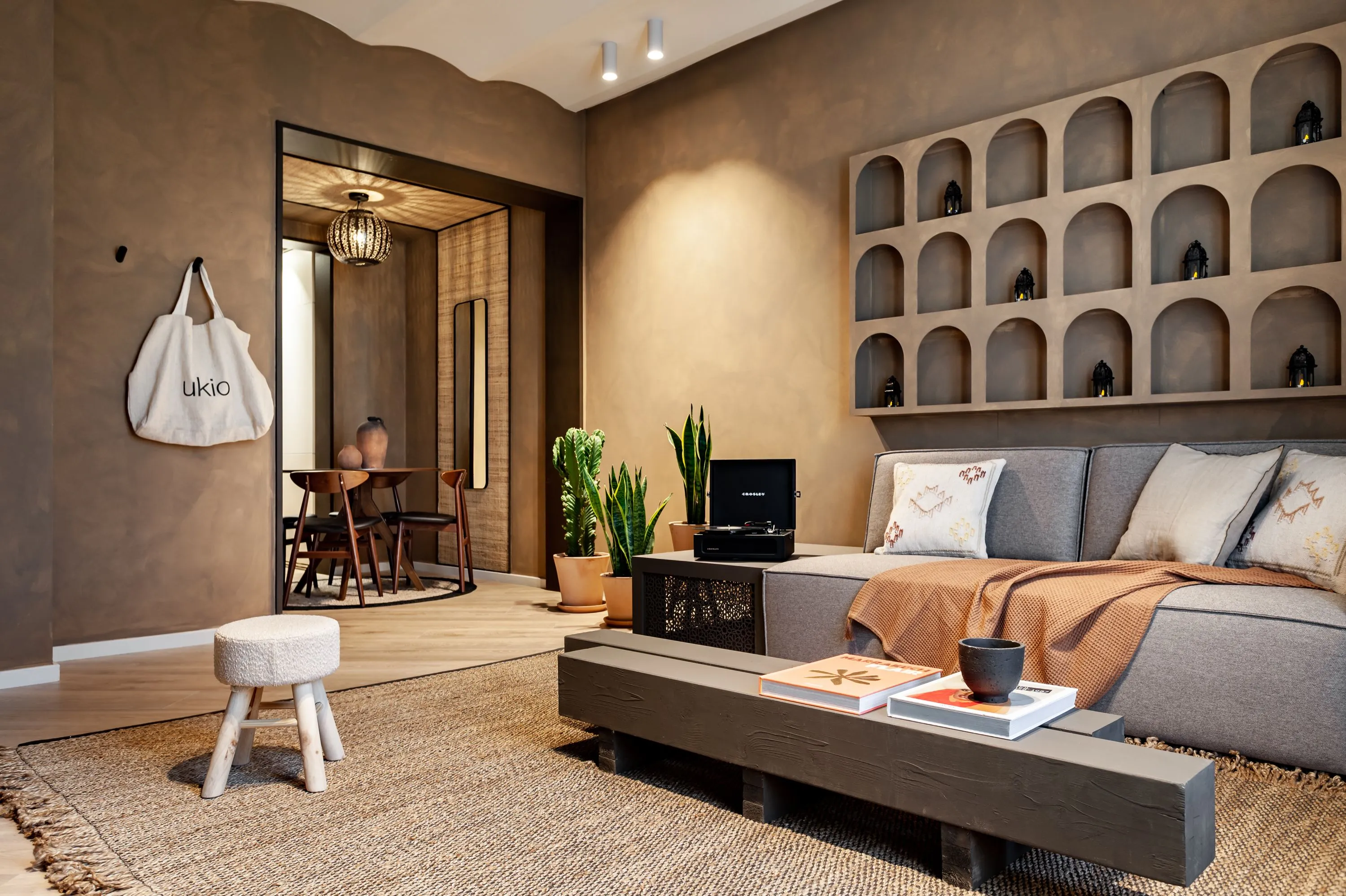 Sleek 76m2 Flat With Pro Workstation & Fiber In Barcelona's Central Neighborhood #3