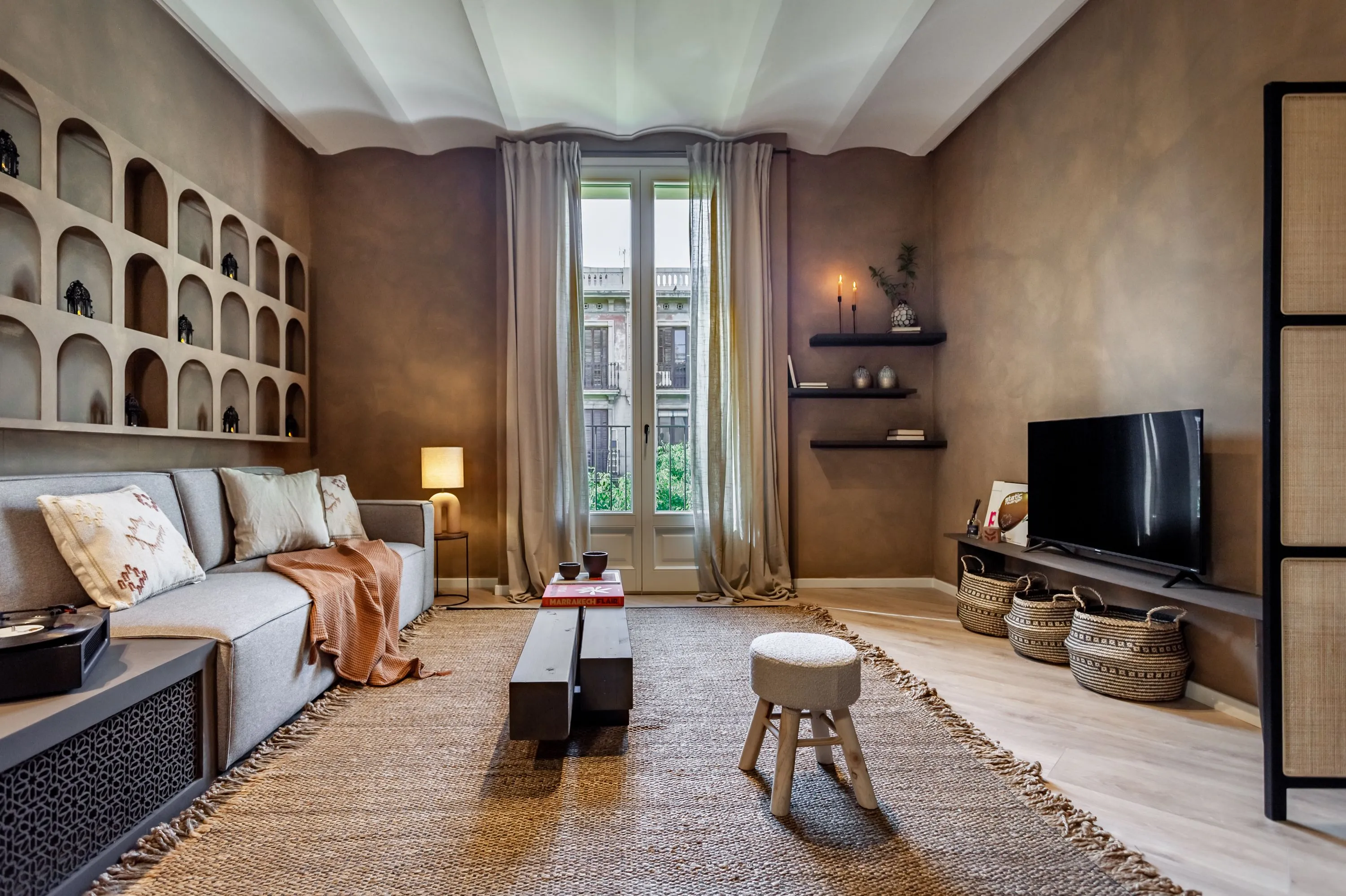 Sleek 76m2 Flat With Pro Workstation & Fiber In Barcelona's Central Neighborhood #5