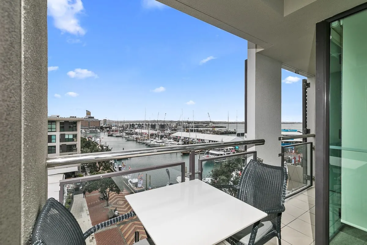 Executive Compact 2br Flat In Viaduct Harbour -- Premium Home Office For Digital Nomads #2