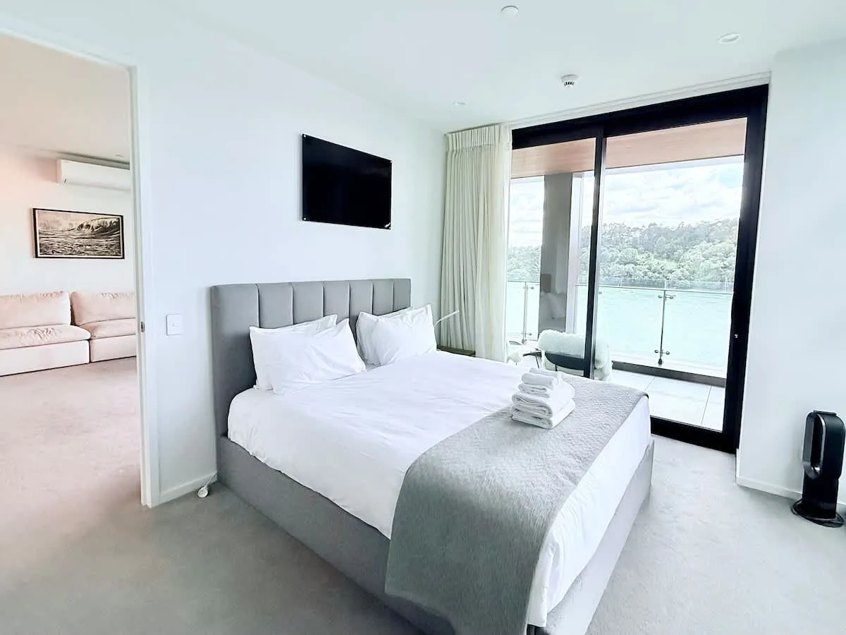 Designer Cozy 2br Flat Auckland - Balcony Views & Built-in Home Office For Digital Nomads #4