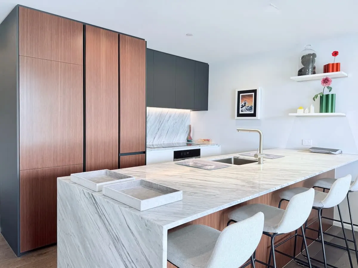 Designer Cozy 2br Flat Auckland - Balcony Views & Built-in Home Office For Digital Nomads #5