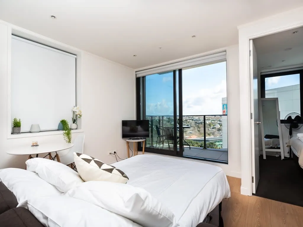 Curated Efficient 1br Flat Auckland - Work-from-home Setup & Fast Wifi #5