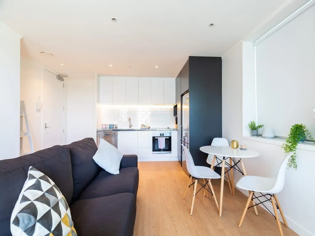 Curated Efficient 1br Flat Auckland - Work-from-home Setup & Fast Wifi #3
