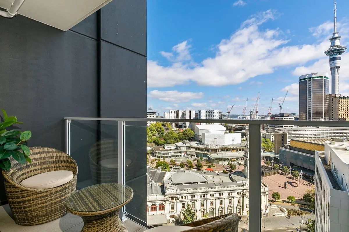 Trendy Executive Flat In Auckland: Charming 2br, Dedicated Home Office & Gym #3