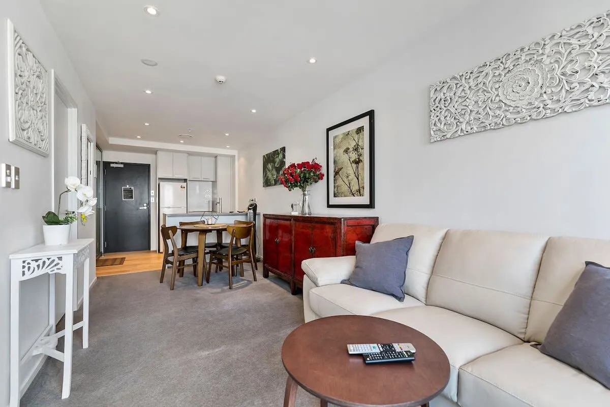 Trendy Executive Flat In Auckland: Charming 2br, Dedicated Home Office & Gym #5