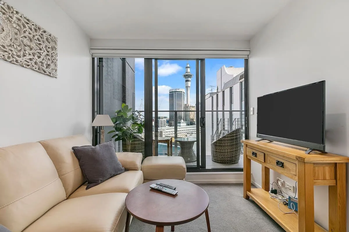 Trendy Executive Flat In Auckland: Charming 2br, Dedicated Home Office & Gym #2