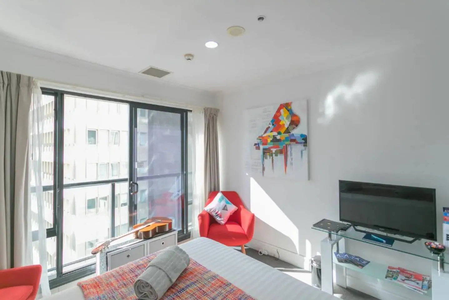 Modern Auckland Flat: Efficient 1br With Home Office, Heated Pool & Gym #2