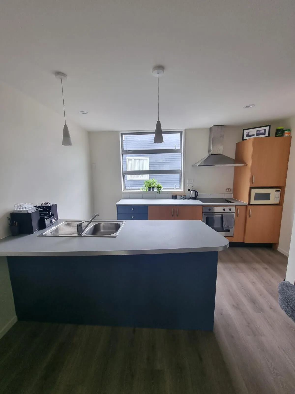 Impressive Cozy 3-bed Flat In Auckland -- Sunlit Home Office, Parking & Fast Internet #4