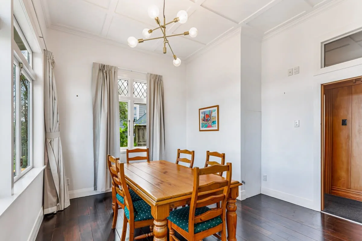 Impressive Executive Apartment: Charming 4br In Auckland With Dedicated Home Office & Parking #5