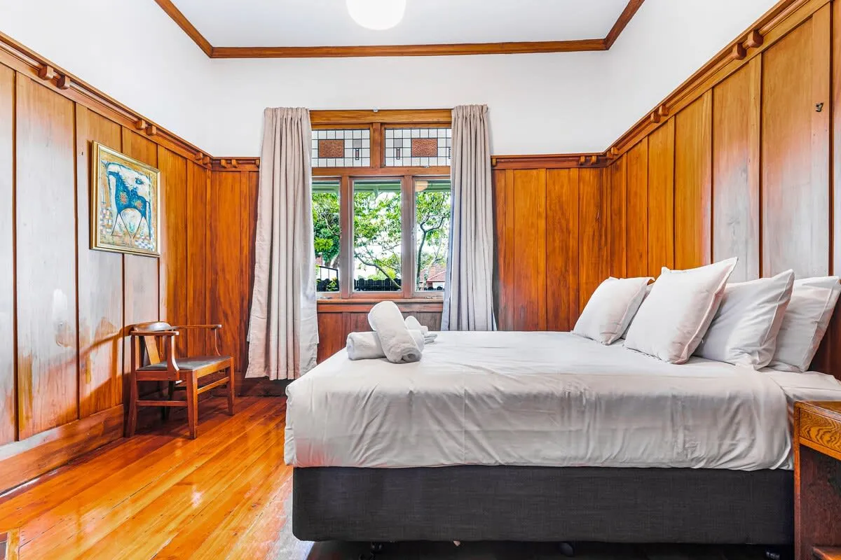 Impressive Executive Apartment: Charming 4br In Auckland With Dedicated Home Office & Parking #3