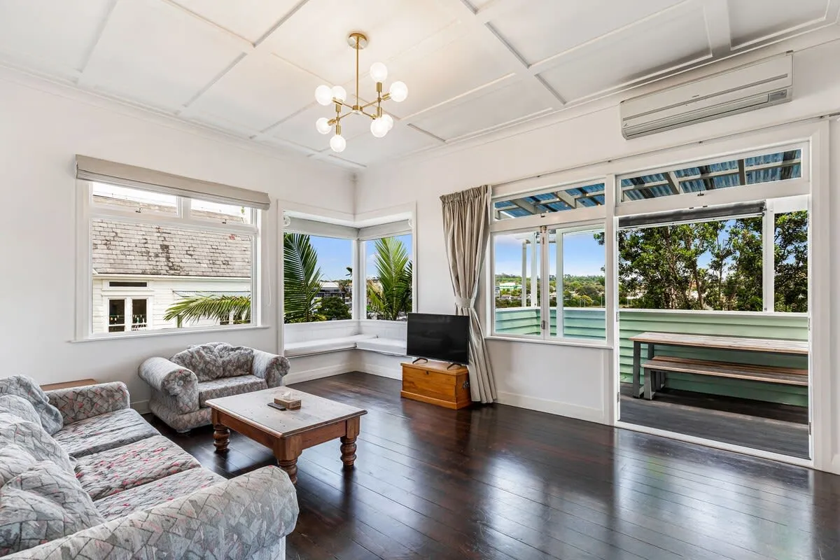 Impressive Executive Apartment: Charming 4br In Auckland With Dedicated Home Office & Parking #2