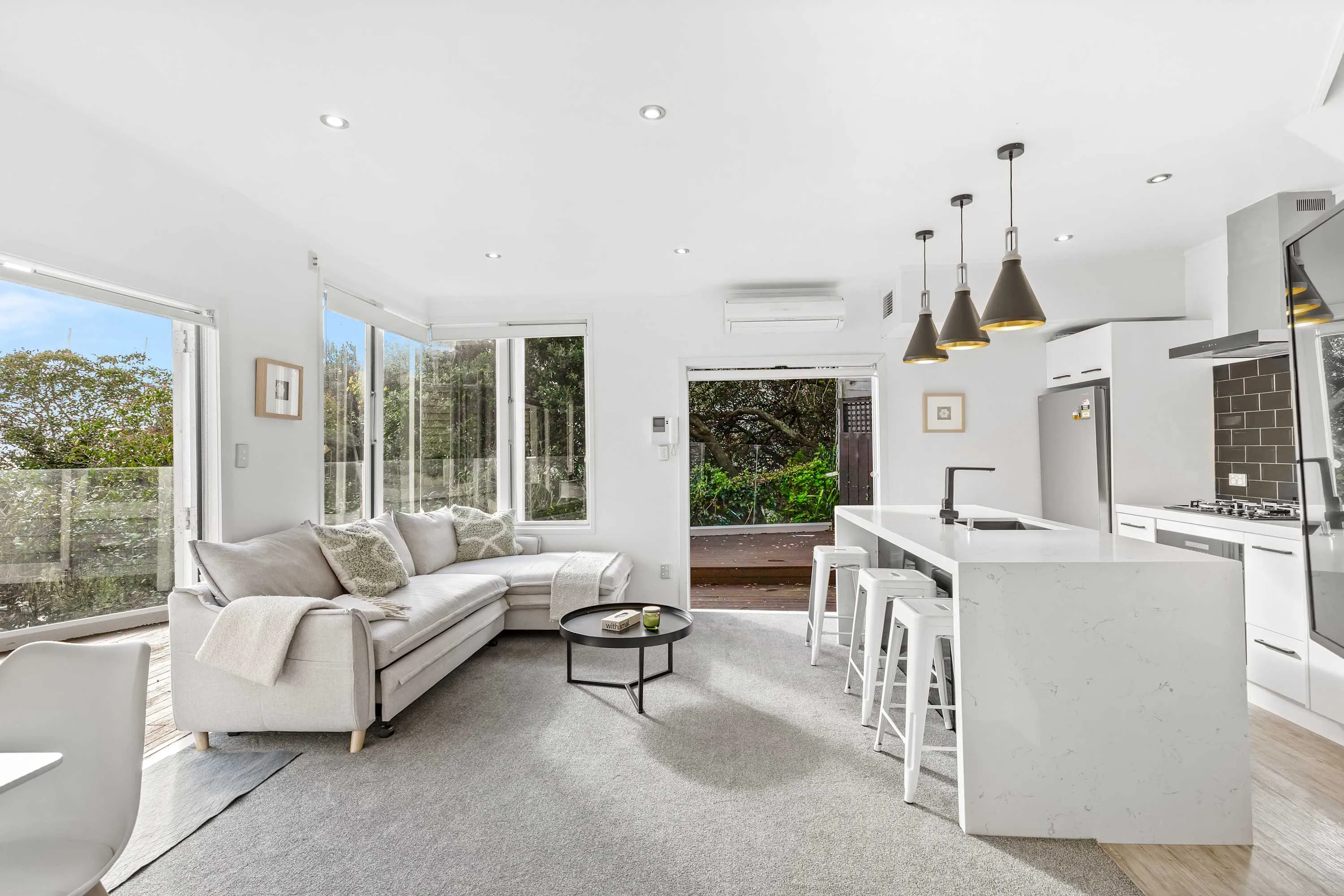Curated Compact 2br Auckland Flat - High-speed Wifi & Private Work Nook #3