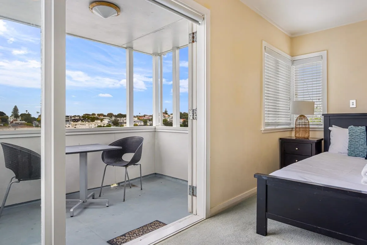 Compact Professional 6-br Flat In Parnell, Auckland -- Work-from-home Ready With Office Nooks #2
