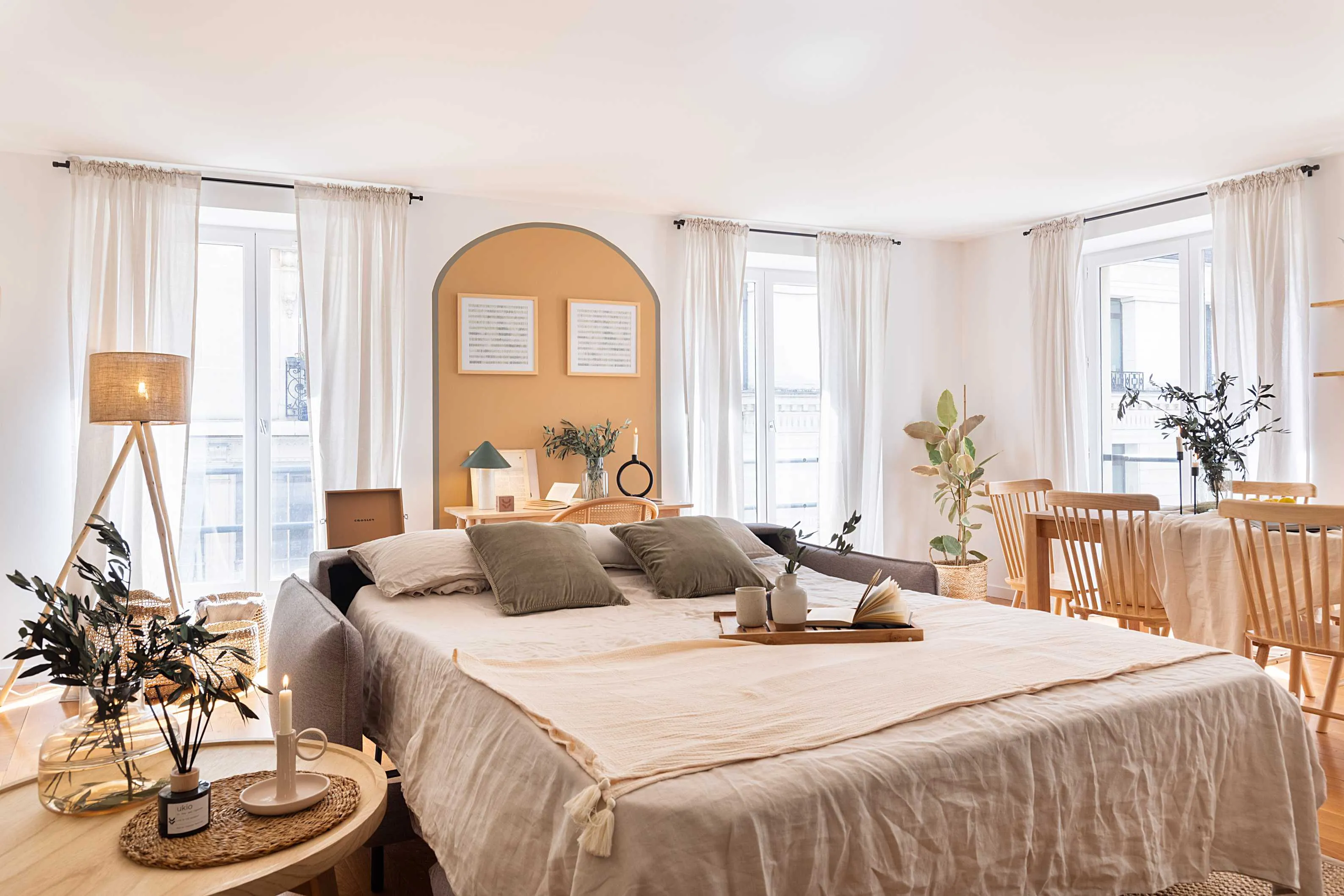 Upscale Paris Flat With Private Office & Gigabit Internet For Remote Work Flexibility #2