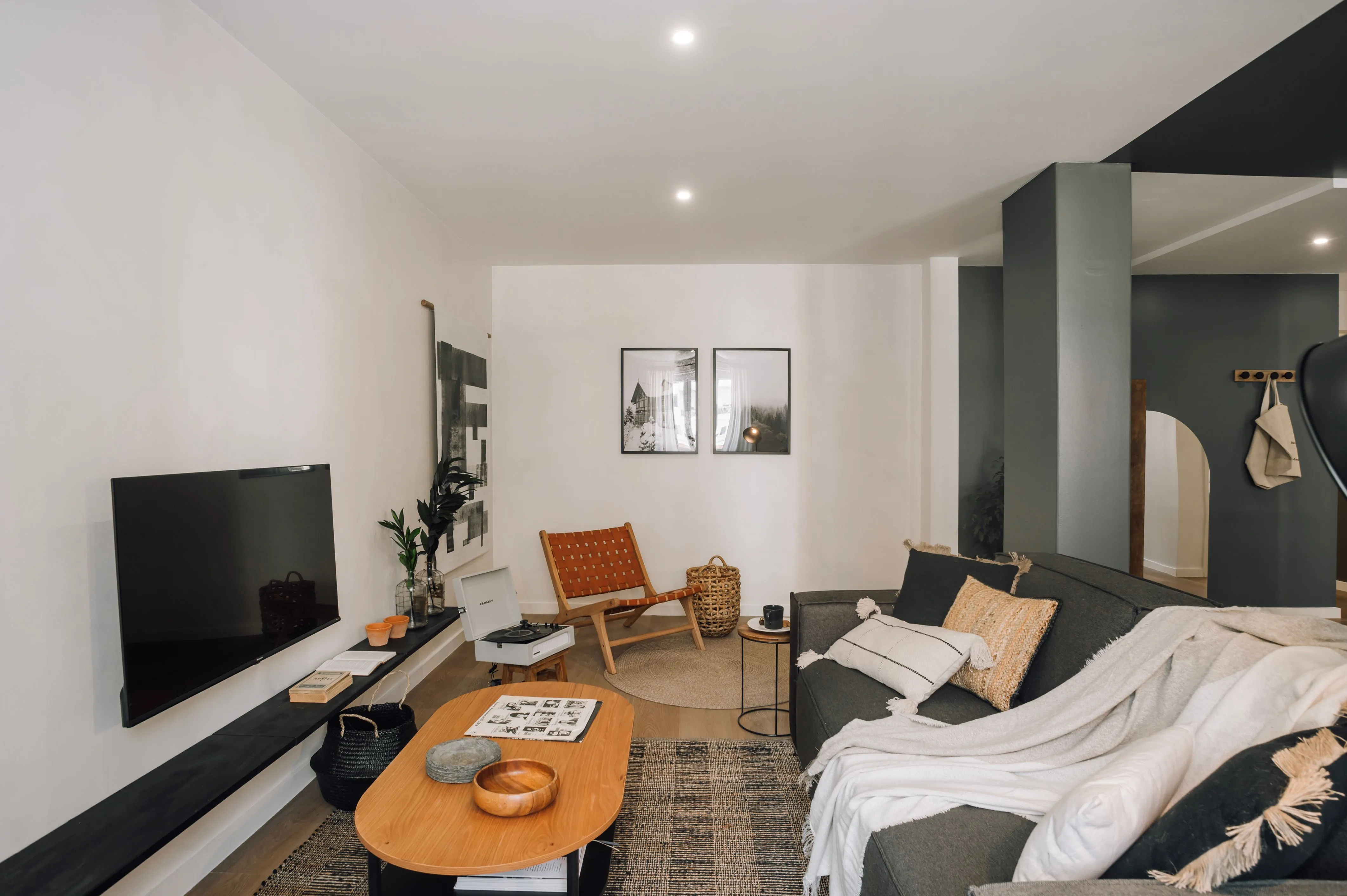 Curated Lisbon Flat With Pro Monitors & Gigabit Internet For Remote Work Excellence #3