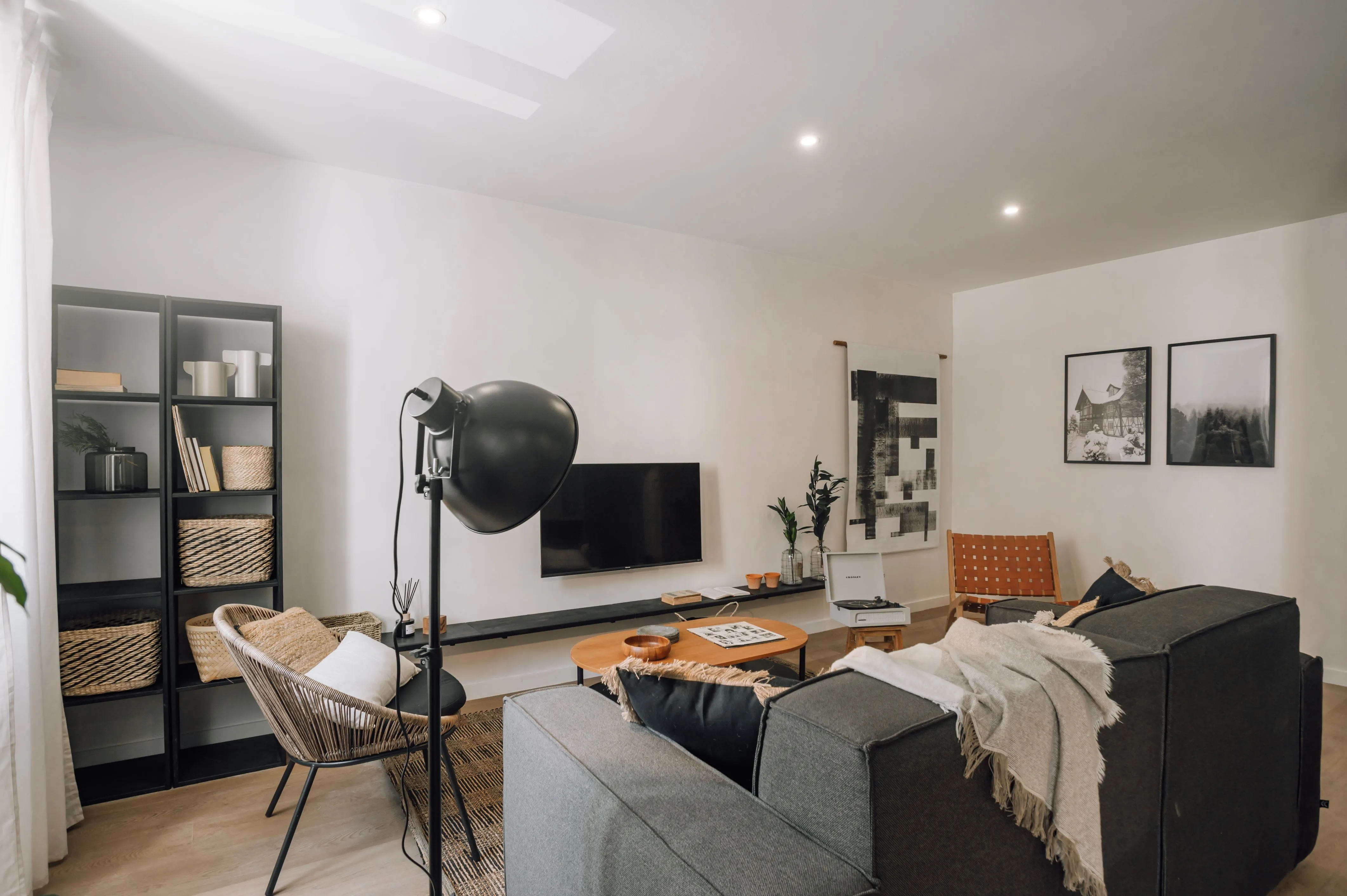 Curated Lisbon Flat With Pro Monitors & Gigabit Internet For Remote Work Excellence #4