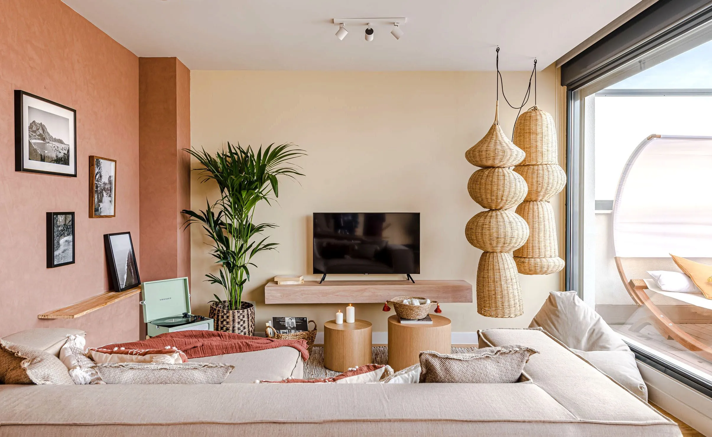 Expansive Sky Home With Pro Workstation & Chef's Kitchen In Madrid's Heart #3