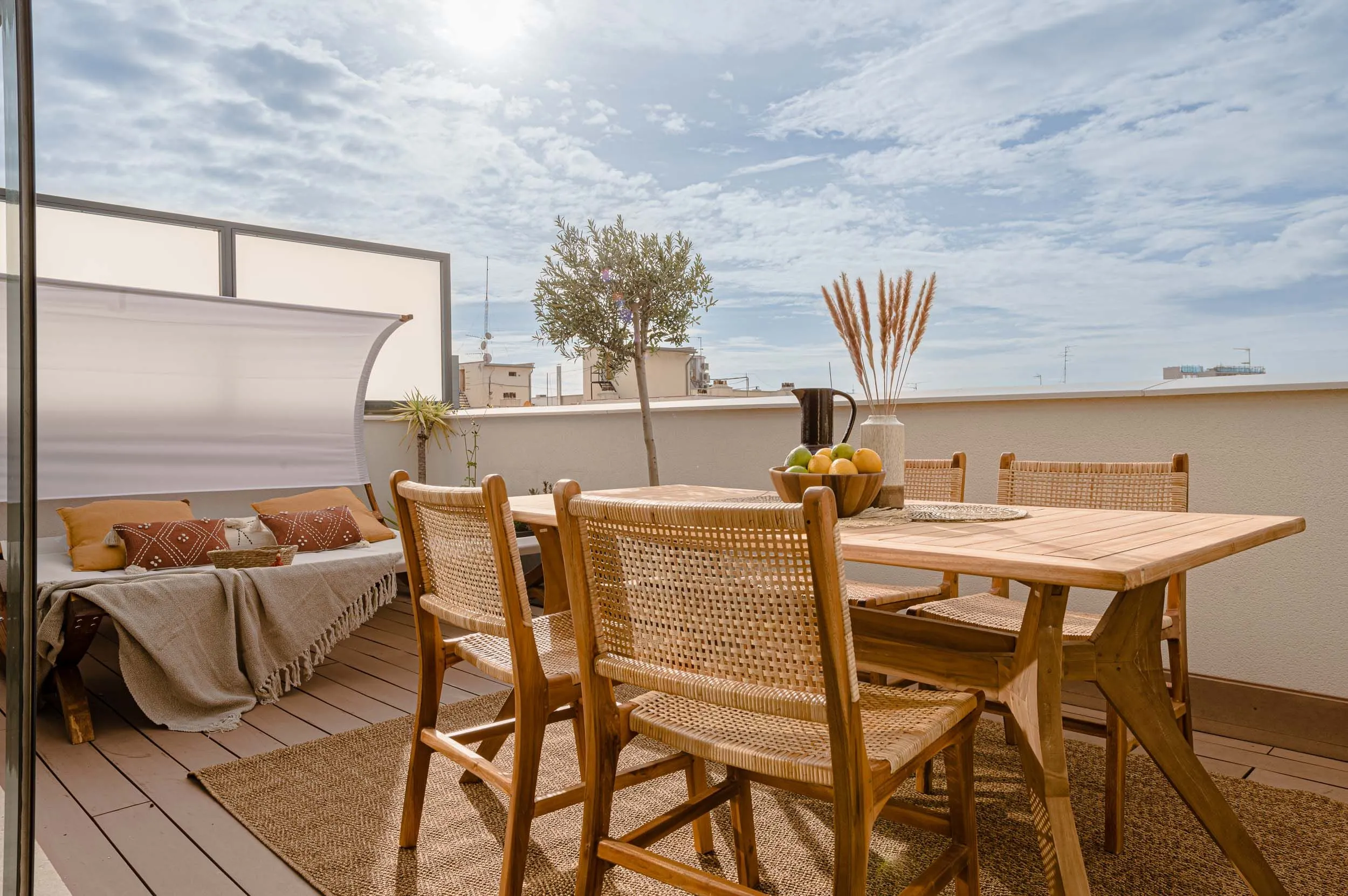Expansive Sky Home With Pro Workstation & Chef's Kitchen In Madrid's Heart #2