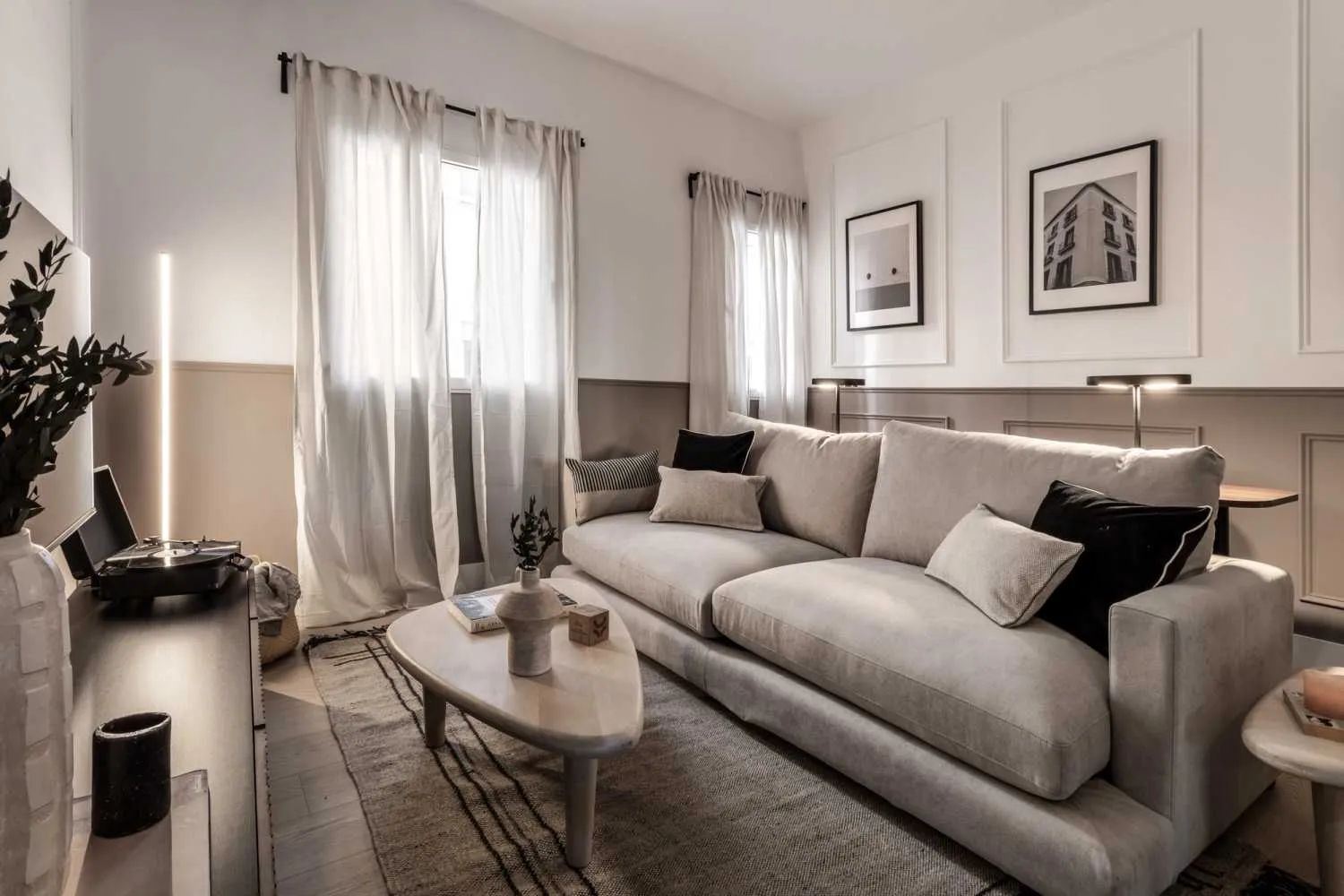Contemporary Madrid Flat With Premium Home Office & Streaming Setup For Remote Work #2