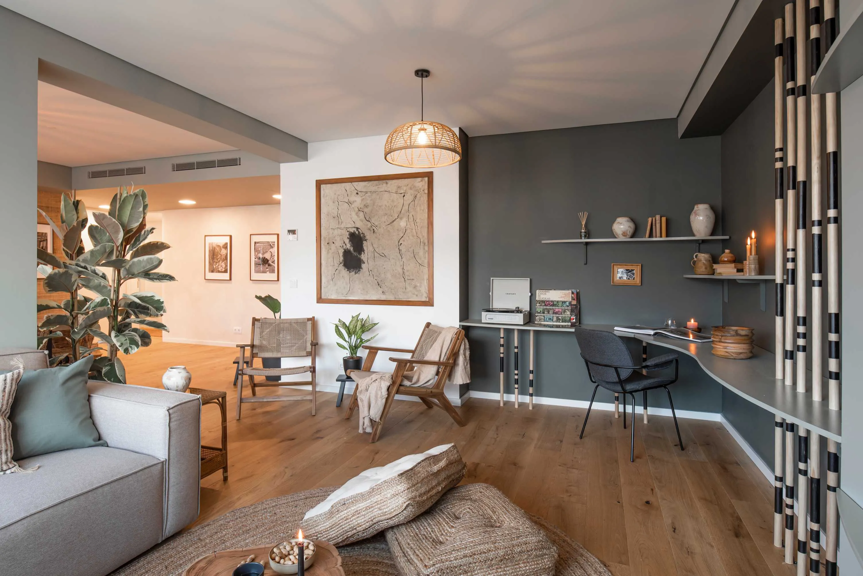 Upscale Lisbon Flat With Gigabit Internet & Premium Home Office Setup For Remote Work #3