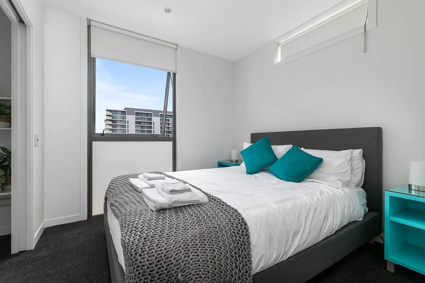 Intimate Contemporary Metropolitan Flat In Auckland - Remote-ready Home Office & Fast Wifi #3