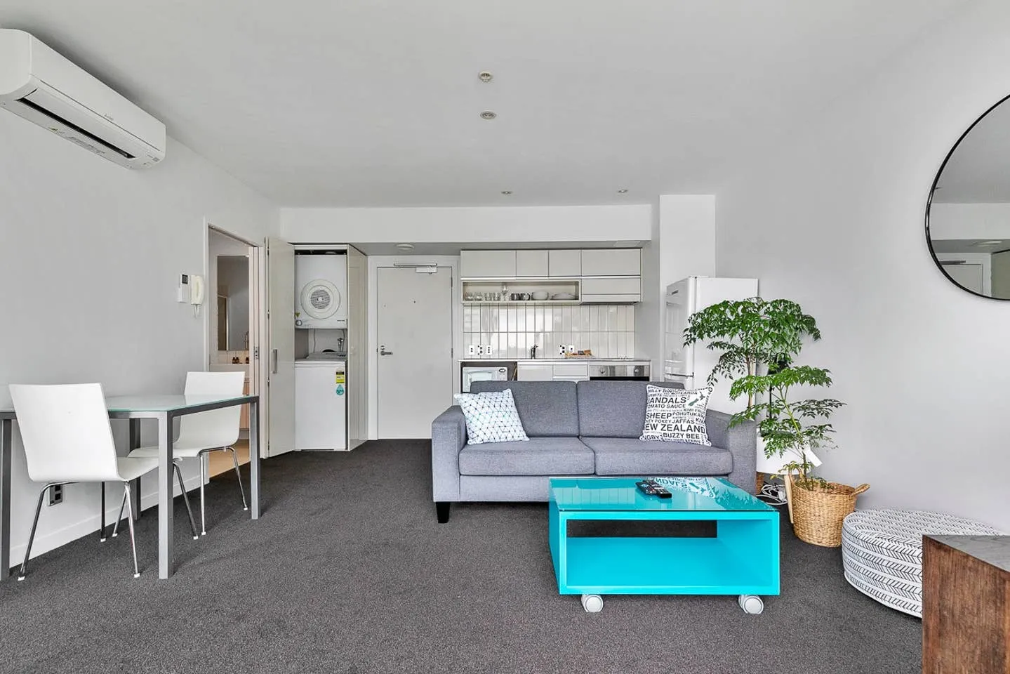 Intimate Contemporary Metropolitan Flat In Auckland - Remote-ready Home Office & Fast Wifi