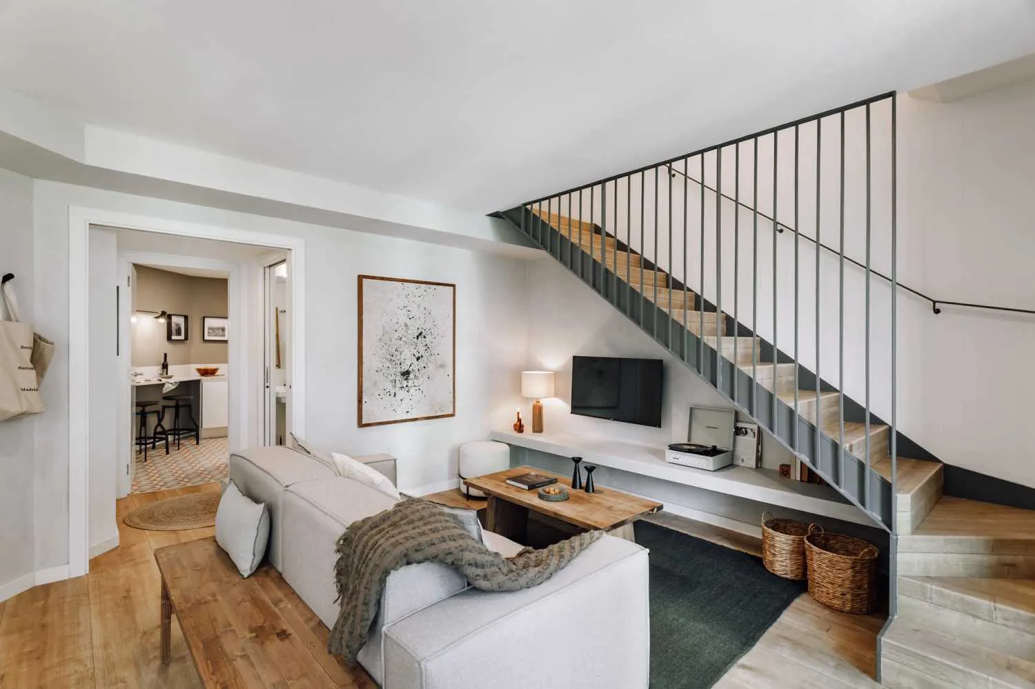 Curated Barcelona Flat With Ultra-fast Wifi And Pro Workspace For Remote Professionals #4