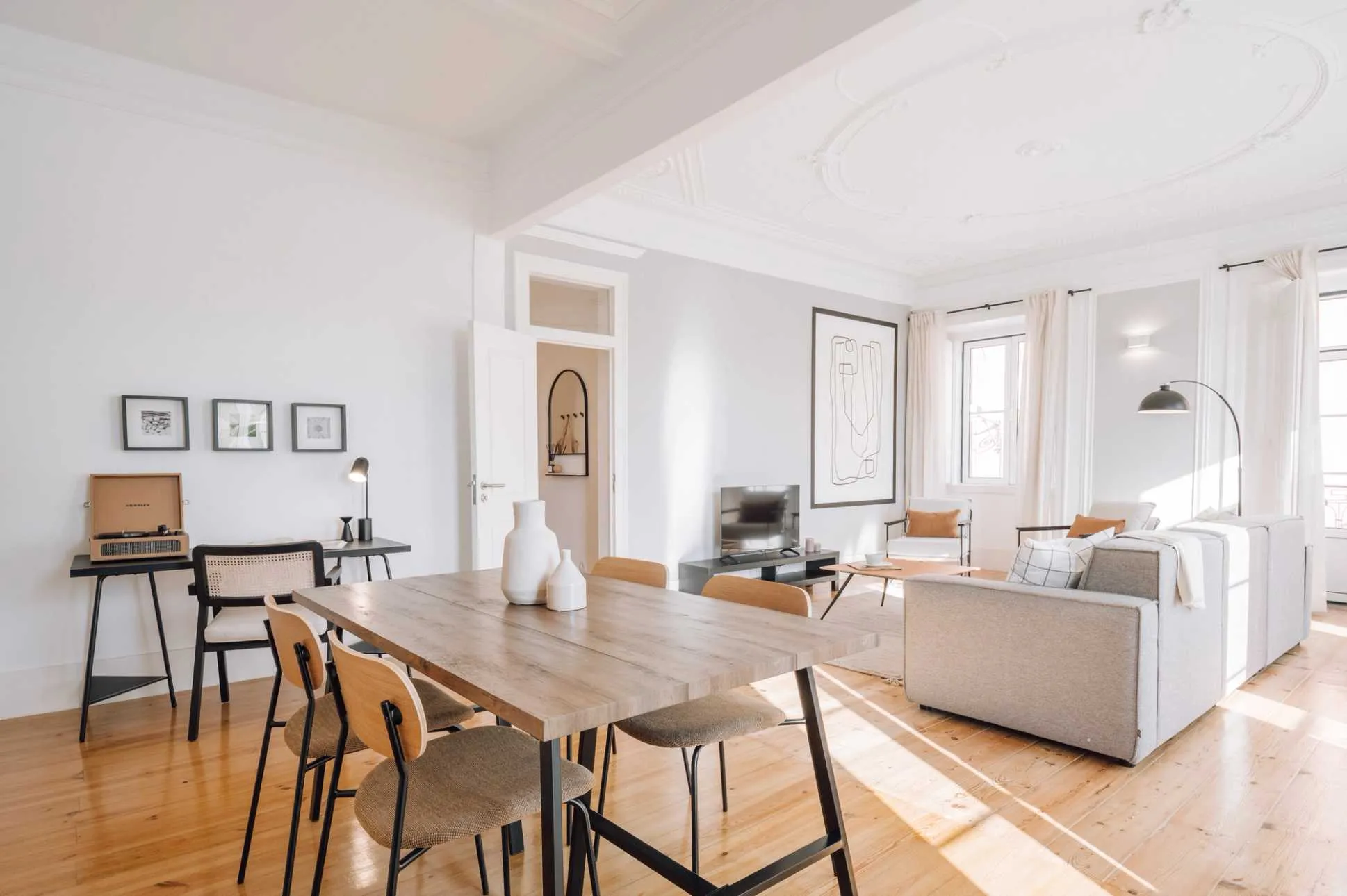 Elegant Lisbon Flat With Ultra-fast Wifi & Pro Workspace For Remote Work Success #5