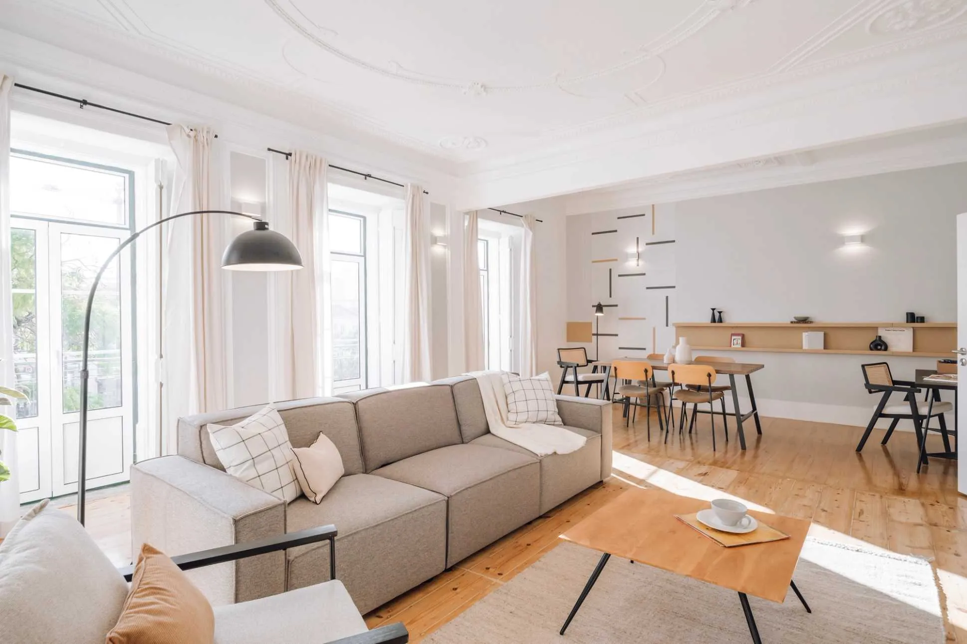 Elegant Lisbon Flat With Ultra-fast Wifi & Pro Workspace For Remote Work Success #3