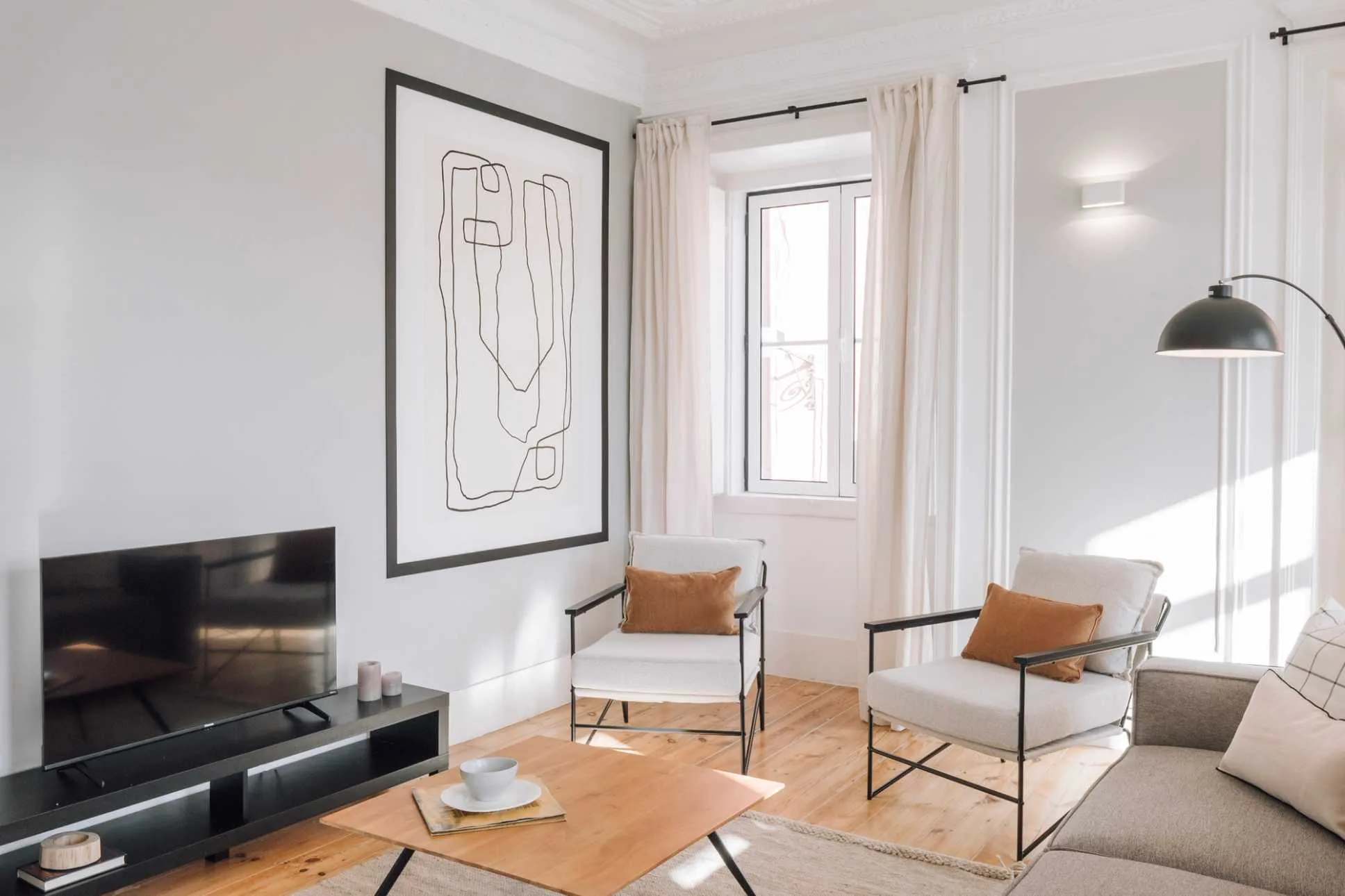 Elegant Lisbon Flat With Ultra-fast Wifi & Pro Workspace For Remote Work Success #2