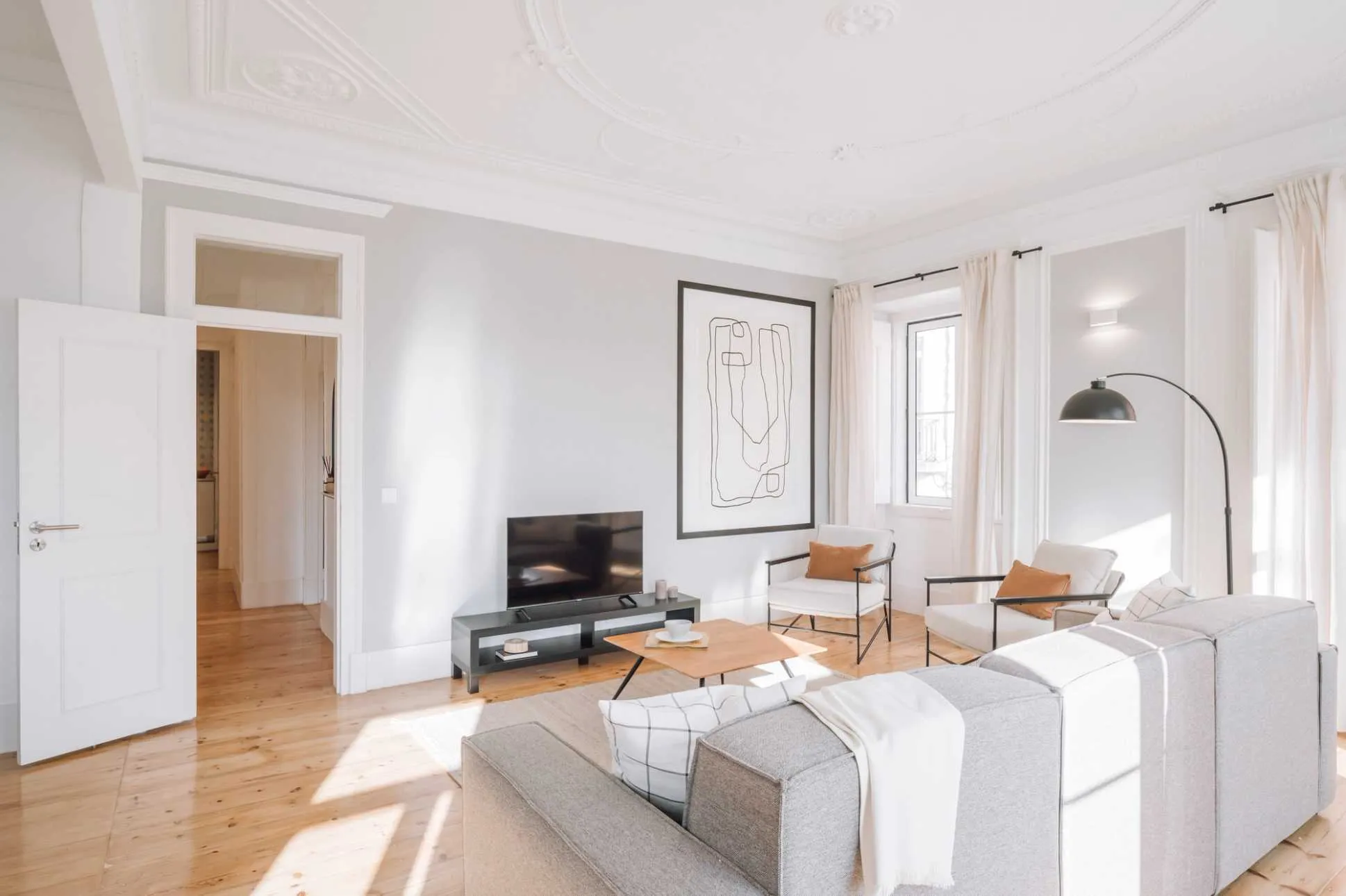 Elegant Lisbon Flat With Ultra-fast Wifi & Pro Workspace For Remote Work Success #4