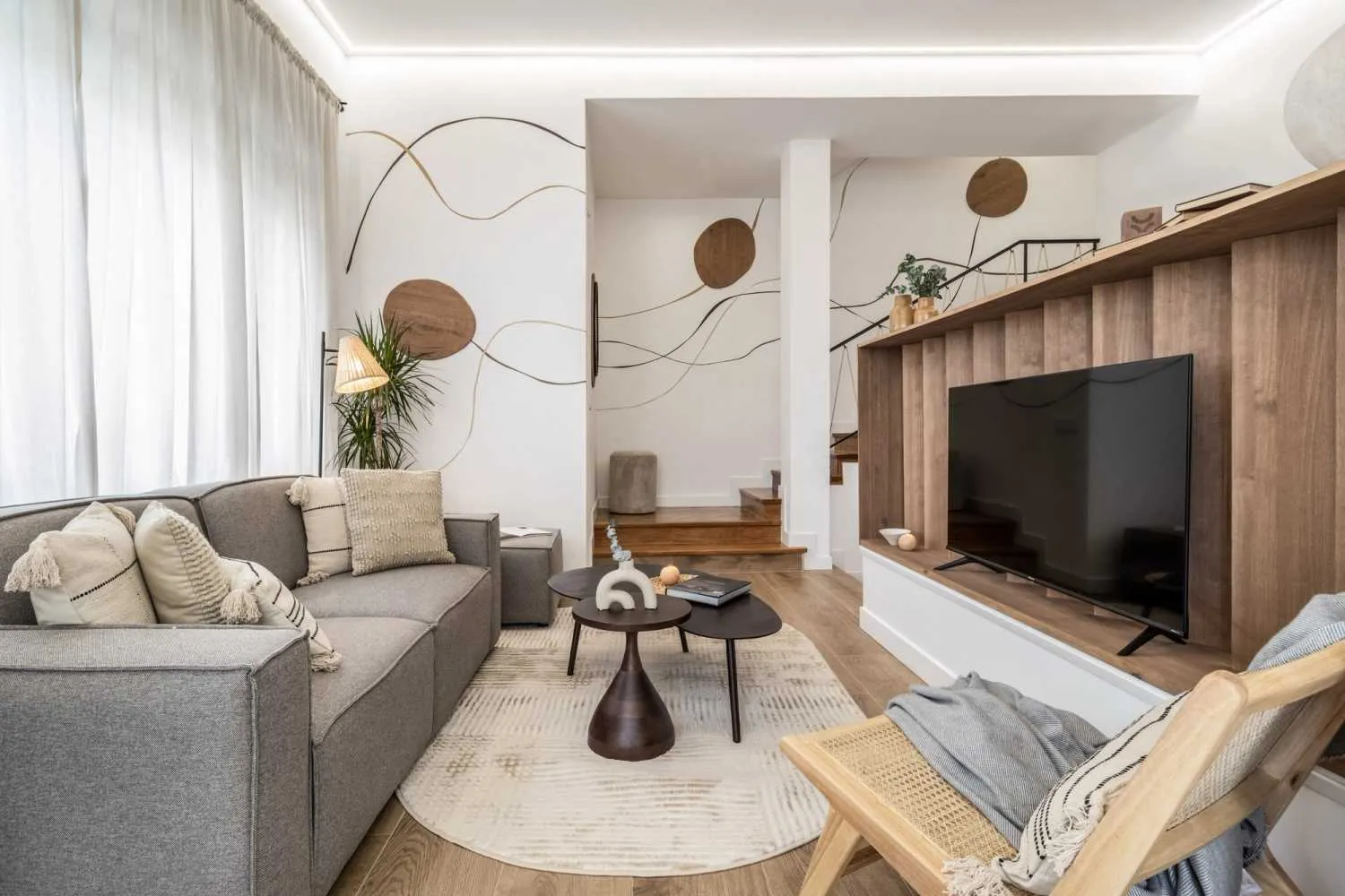 Spacious Madrid City Flat With Premium Home Office Setup And Chef's Kitchen #5