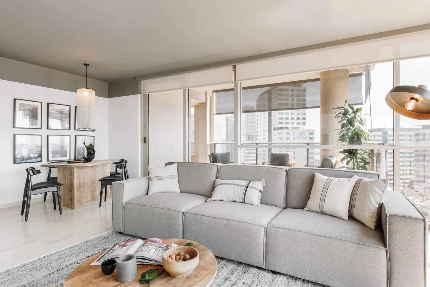 Trendy 150m2 Barcelona Flat With Pro Workstation & Chef's Kitchen For Digital Nomads #5