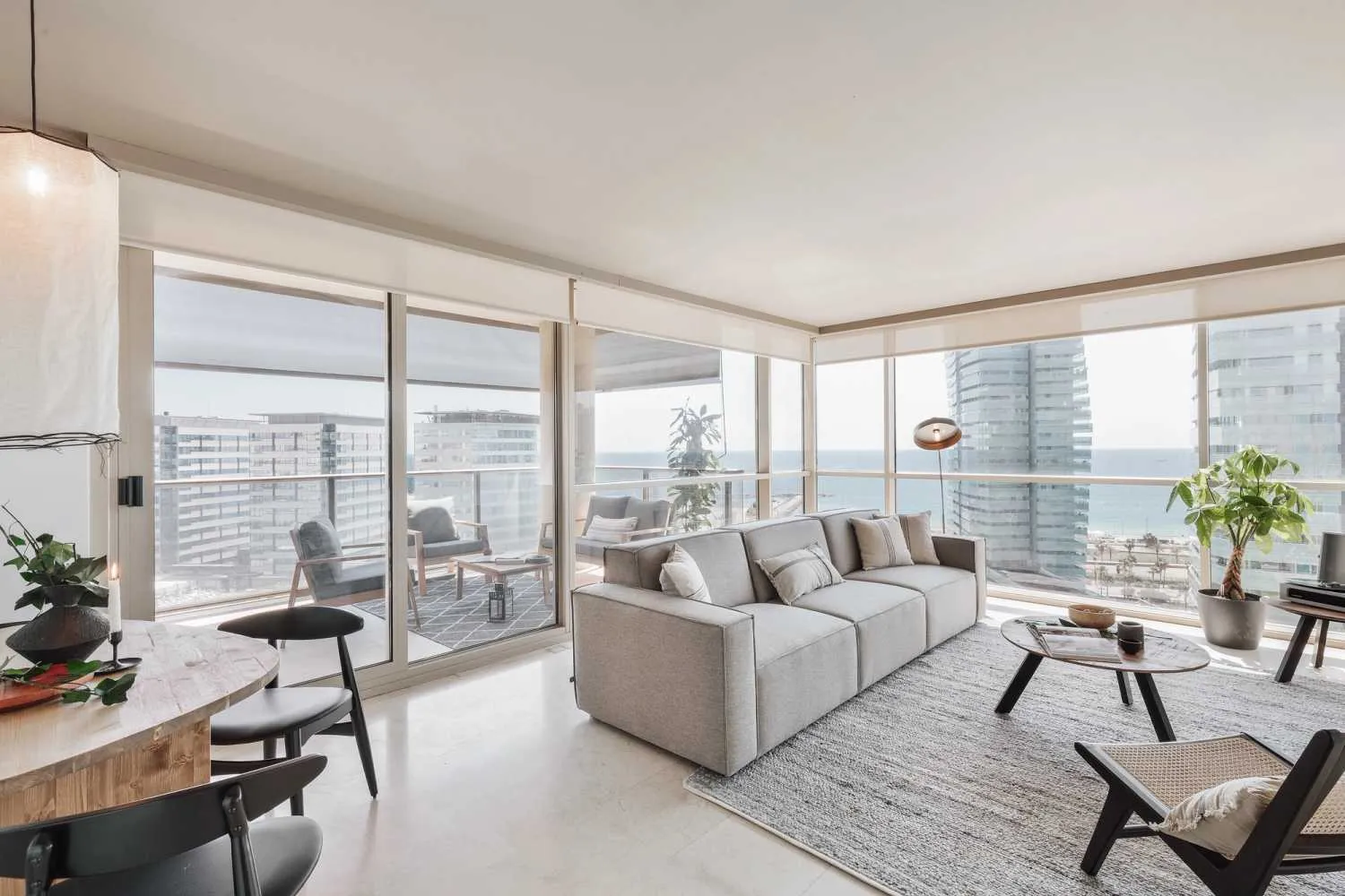 Trendy 150m2 Barcelona Flat With Pro Workstation & Chef's Kitchen For Digital Nomads #2