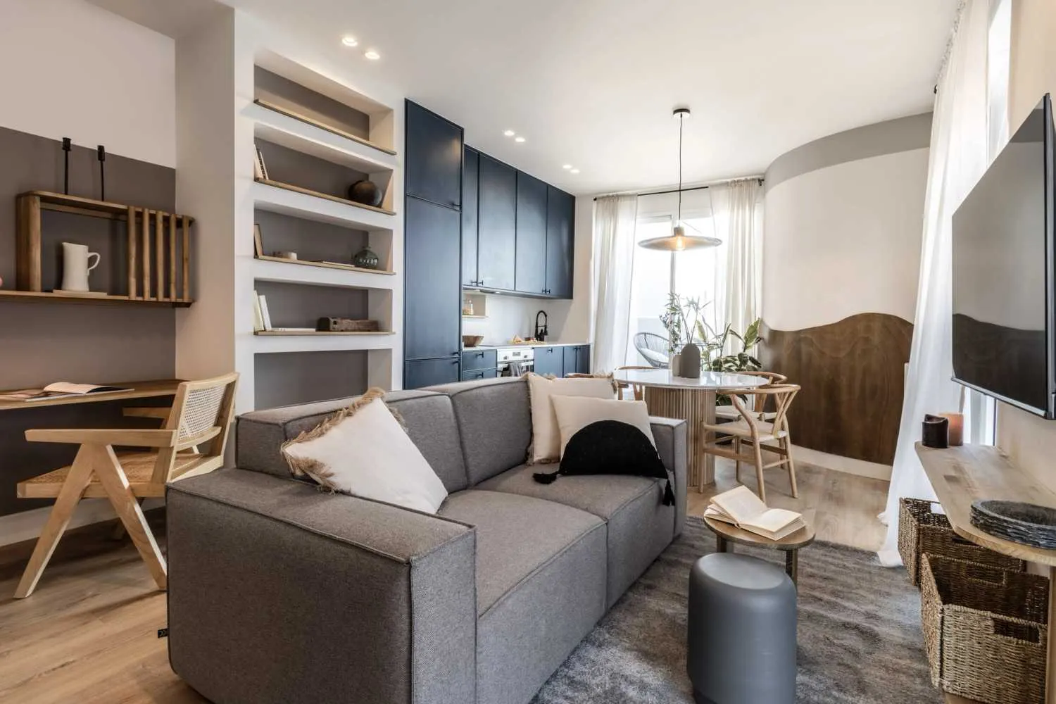 Designer Madrid Flat With Ultra-fast Wifi And Pro Audio For Remote Work Success #2