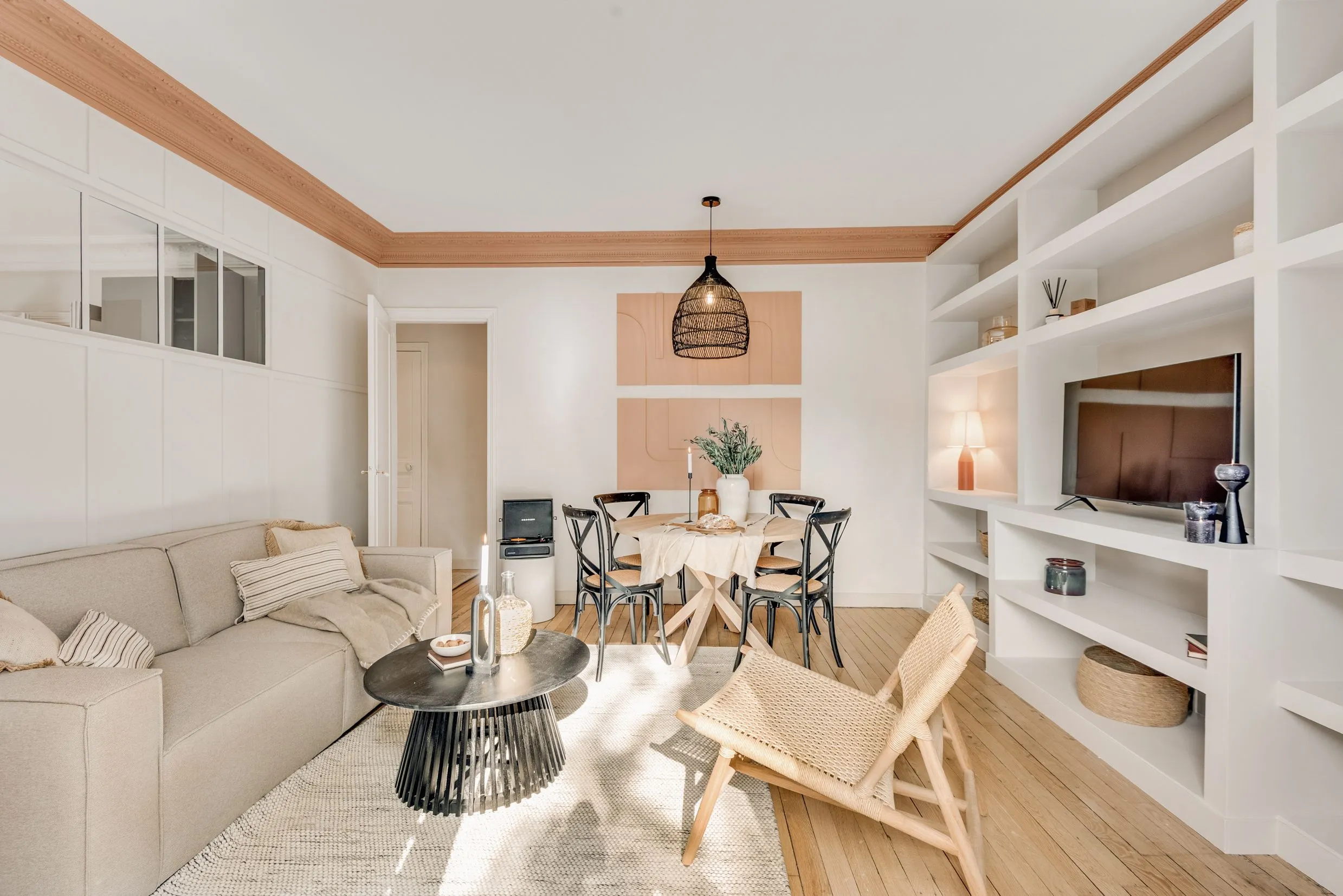 Spacious Paris Flat With Home Office Suite, Gigabit Internet & Pro Setup For Remote Work #5