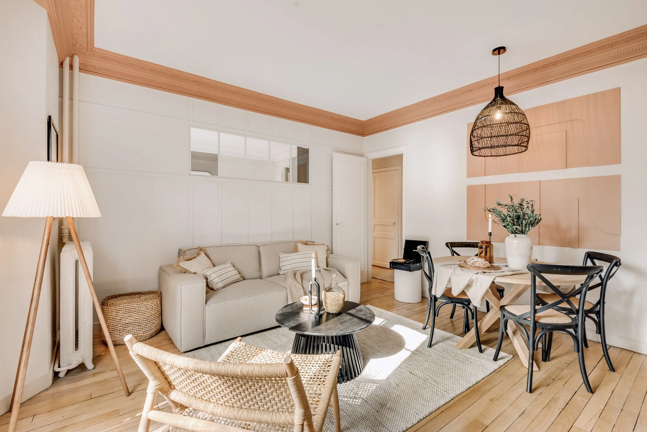 Spacious Paris Flat With Home Office Suite, Gigabit Internet & Pro Setup For Remote Work #3