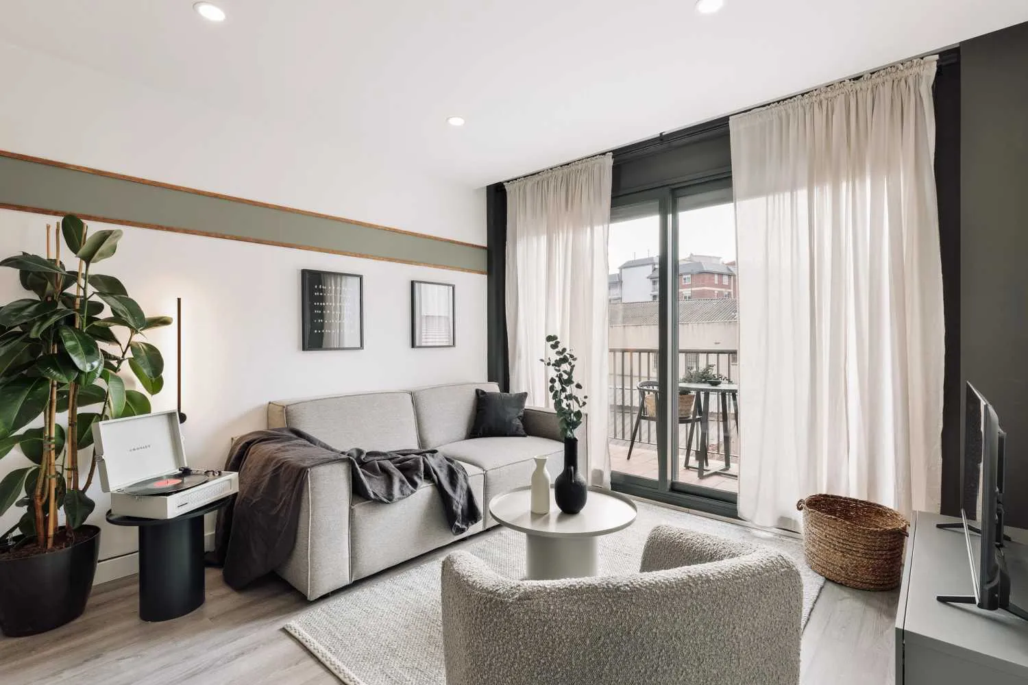 Upscale 3br Flat With Ultra-fast Wifi & Pro Audio For Remote Work In Barcelona #3