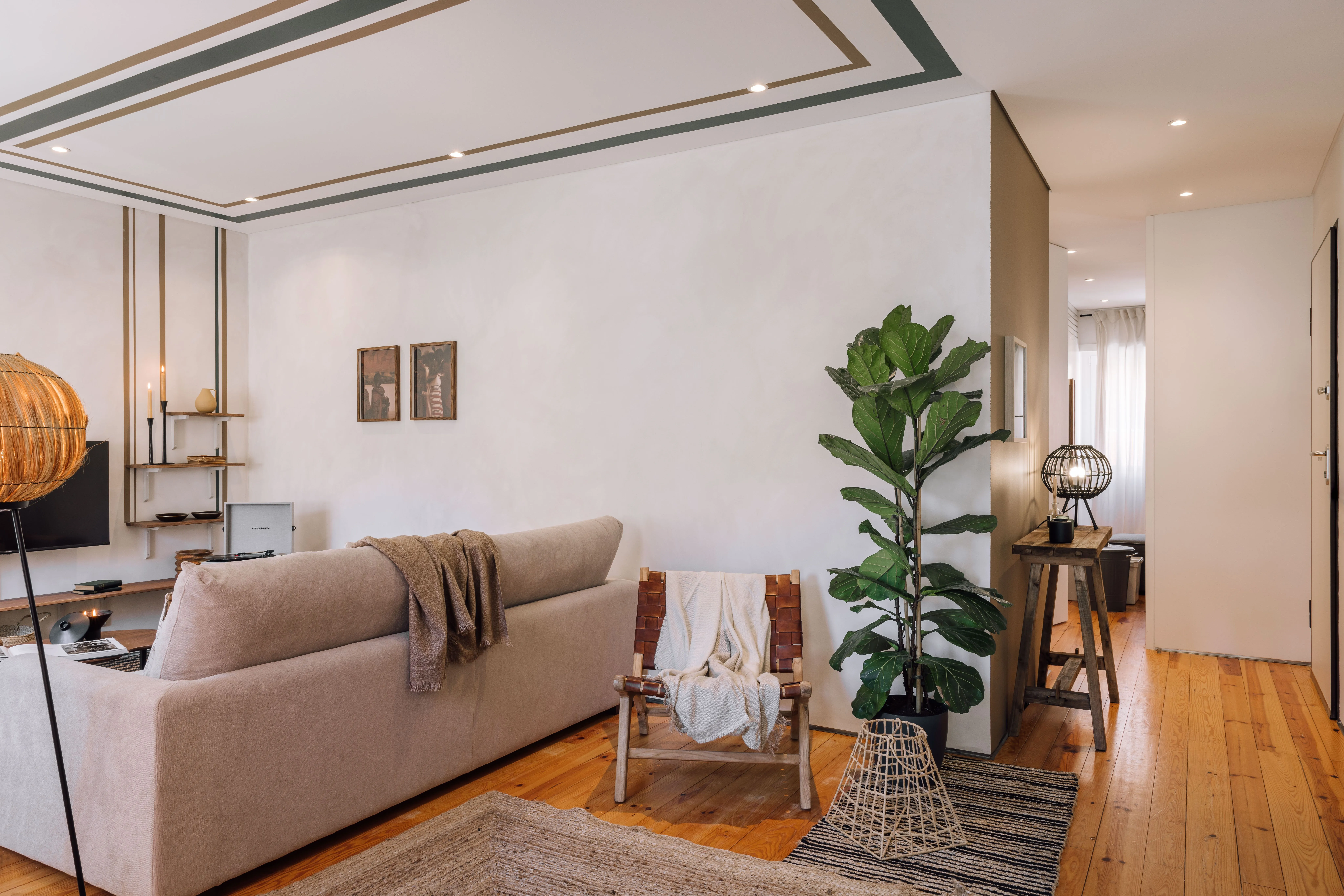 Refined Lisbon Flat With Ultra-fast Wifi & Pro Home Office Amenities For Remote Work #4