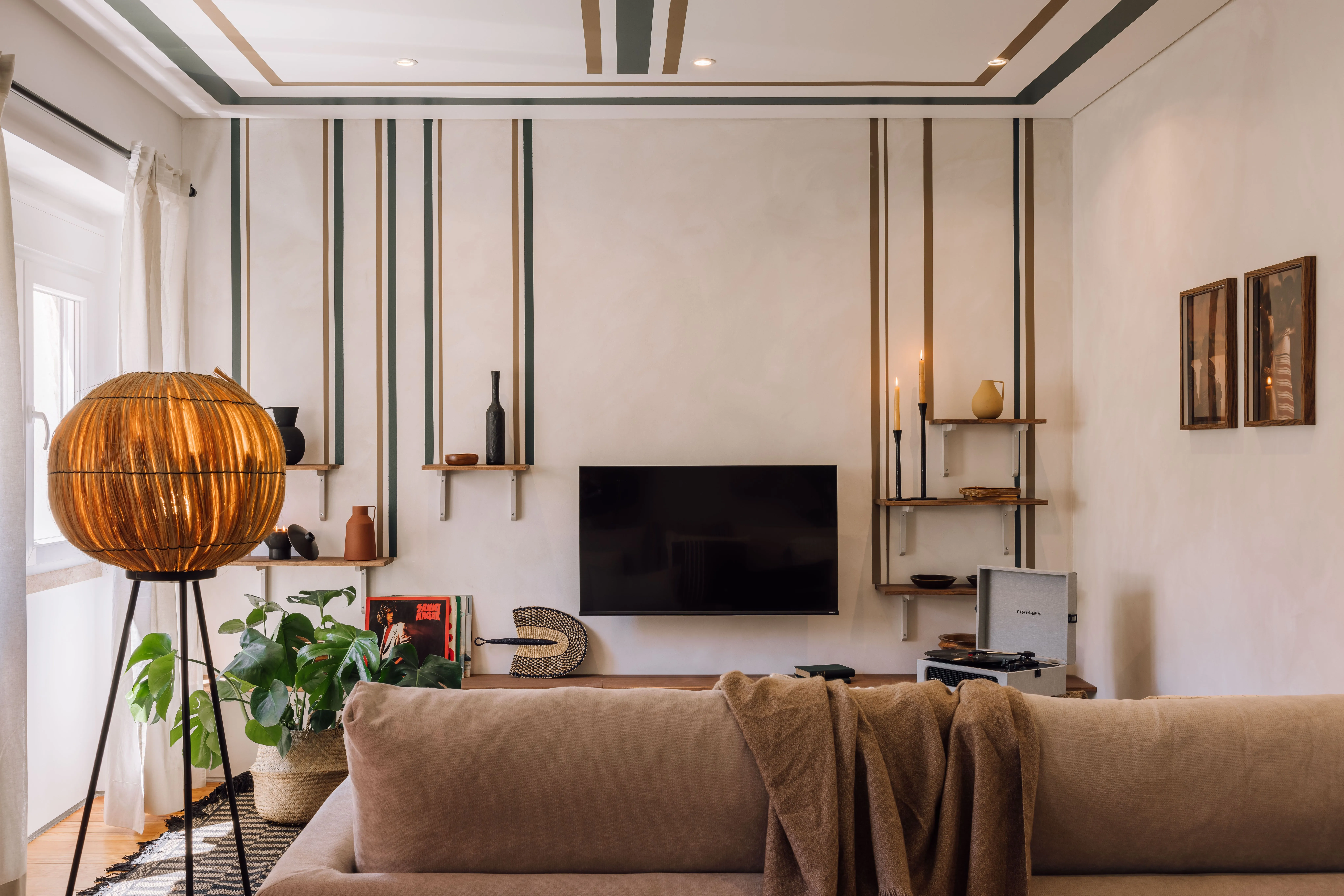 Refined Lisbon Flat With Ultra-fast Wifi & Pro Home Office Amenities For Remote Work #3