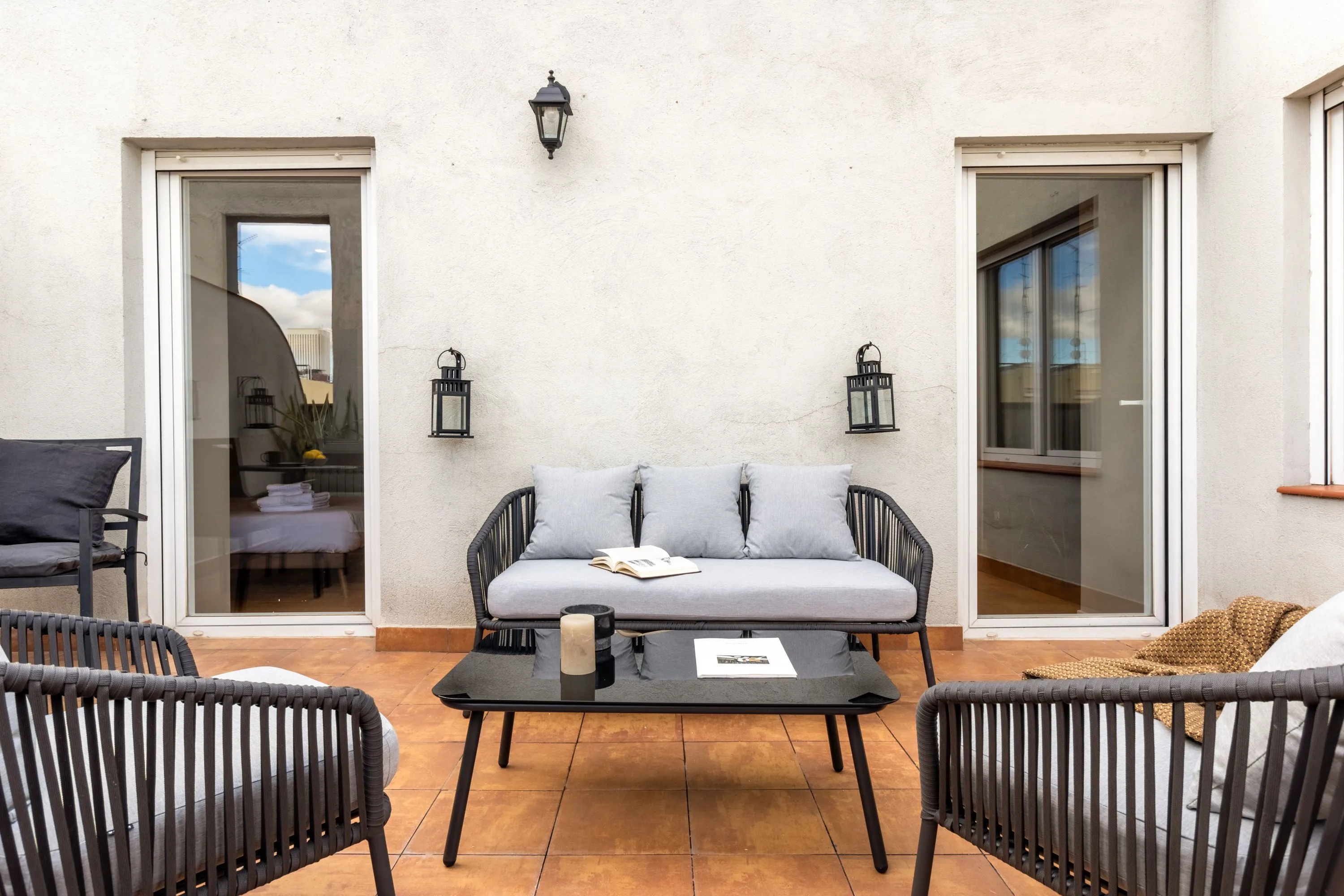 Modern Madrid Flat With Gigabit Internet And Pro Workspace For Remote Professionals #2